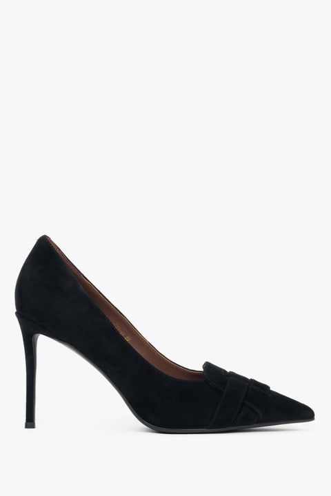 Czarne buty na wysokim obcasie z ozdobną aplikacją z weluru naturalnego Estro.
