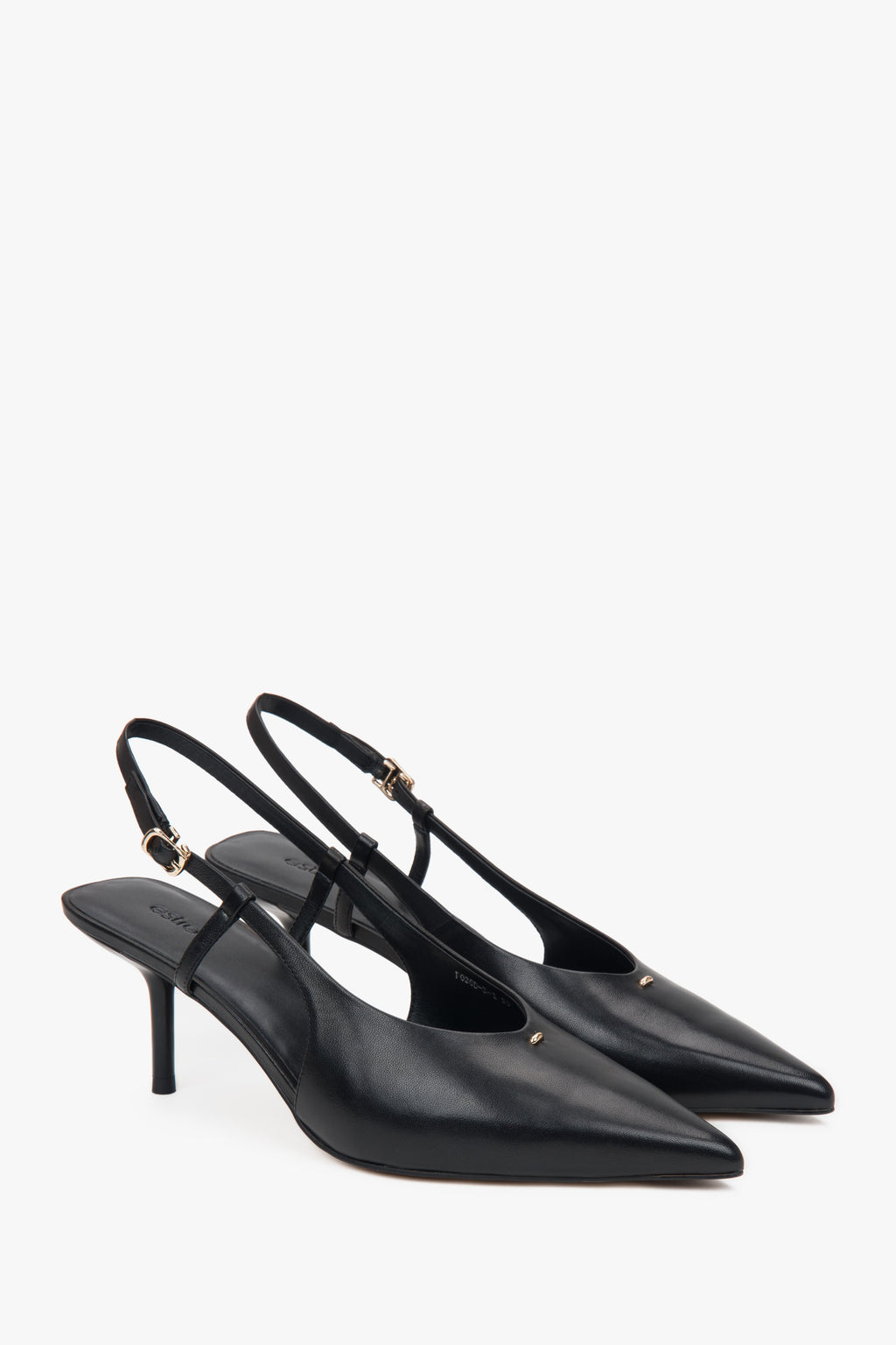 Czarne czółenka damskie z odkrytą piętą typu slingback na stabilnej szpilce.