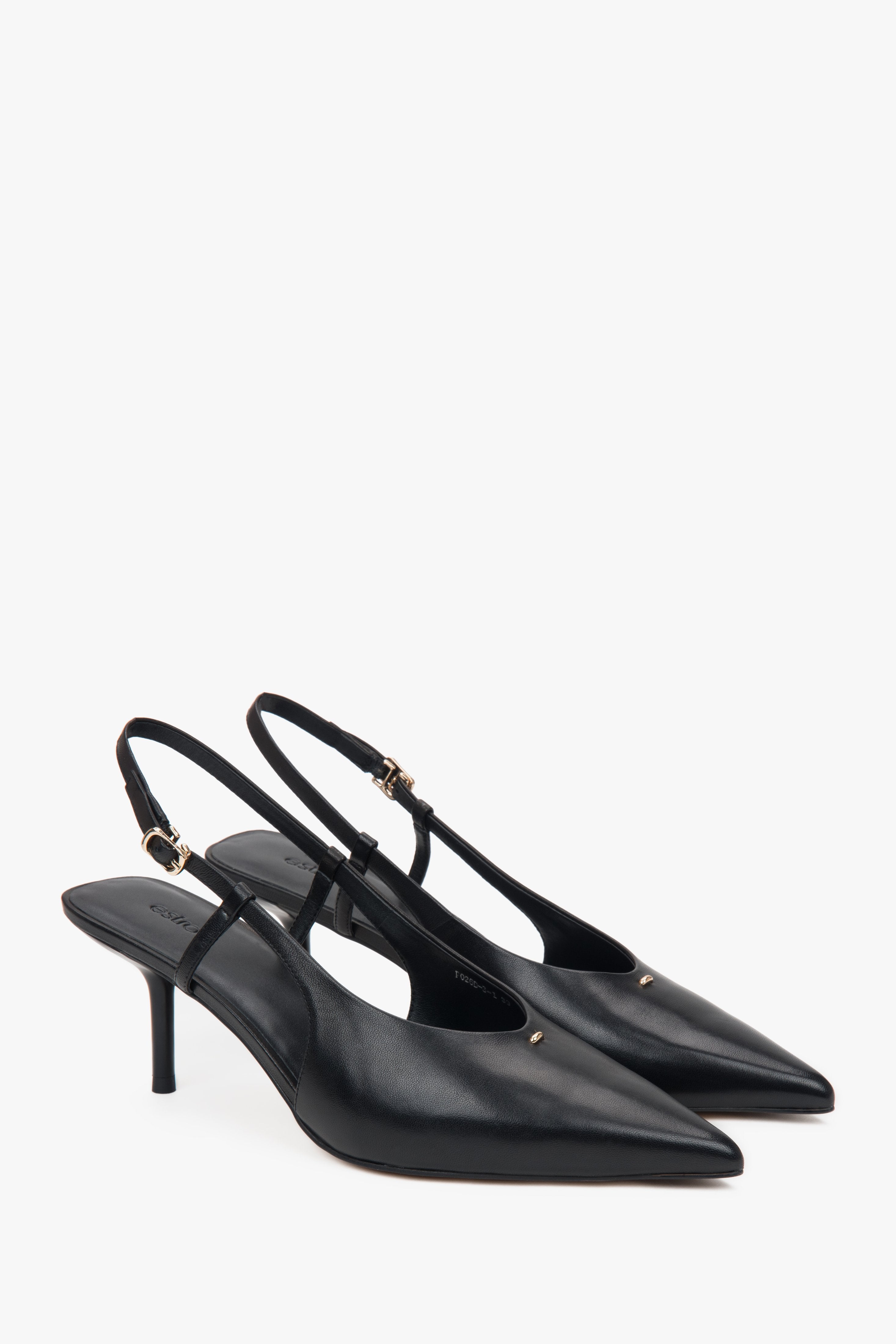 Czarne czółenka damskie z odkrytą piętą typu slingback na stabilnej szpilce.