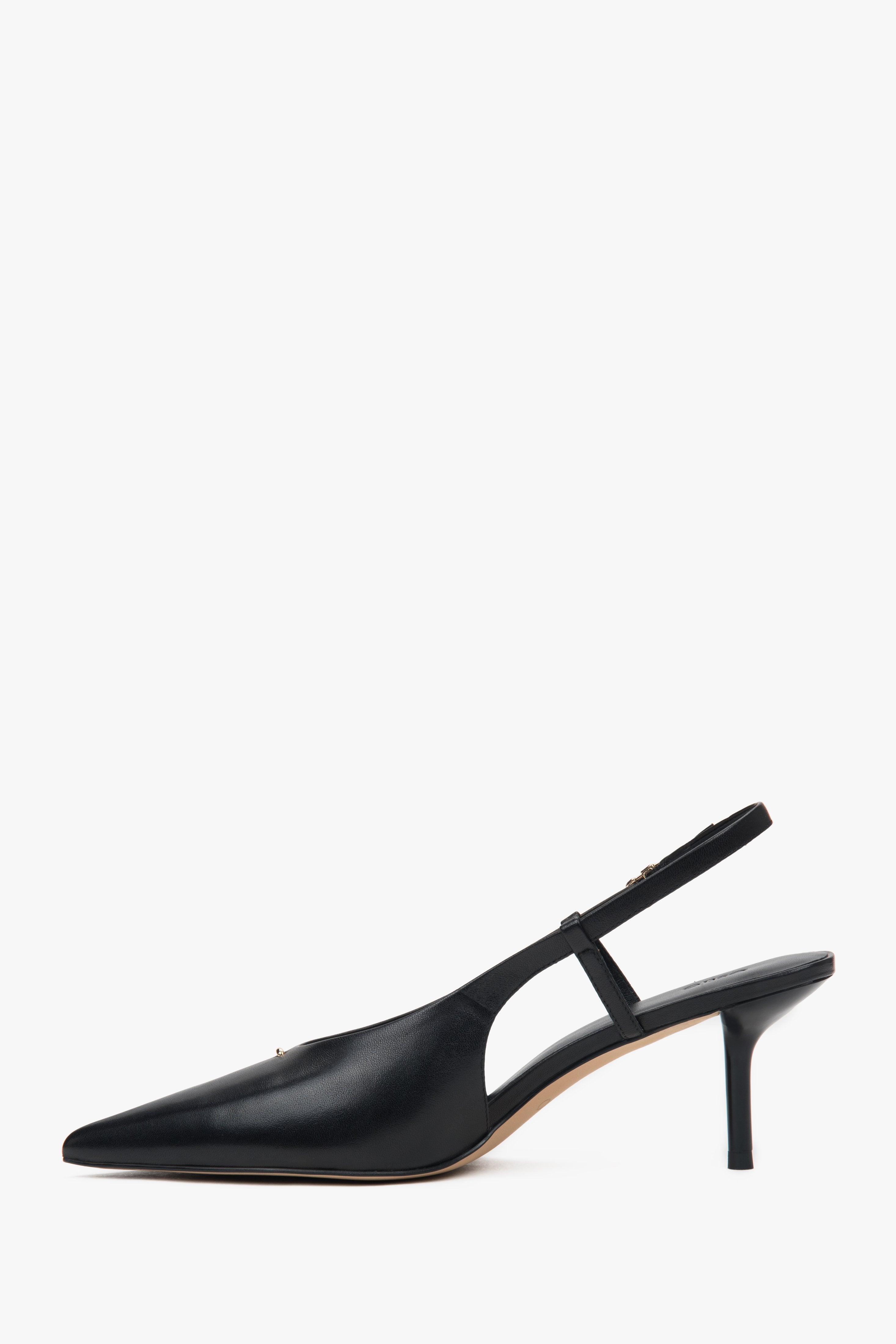 Damskie czarne czółenka z odkrytą piętą typu slingback na stabilnej szpilce Estro.