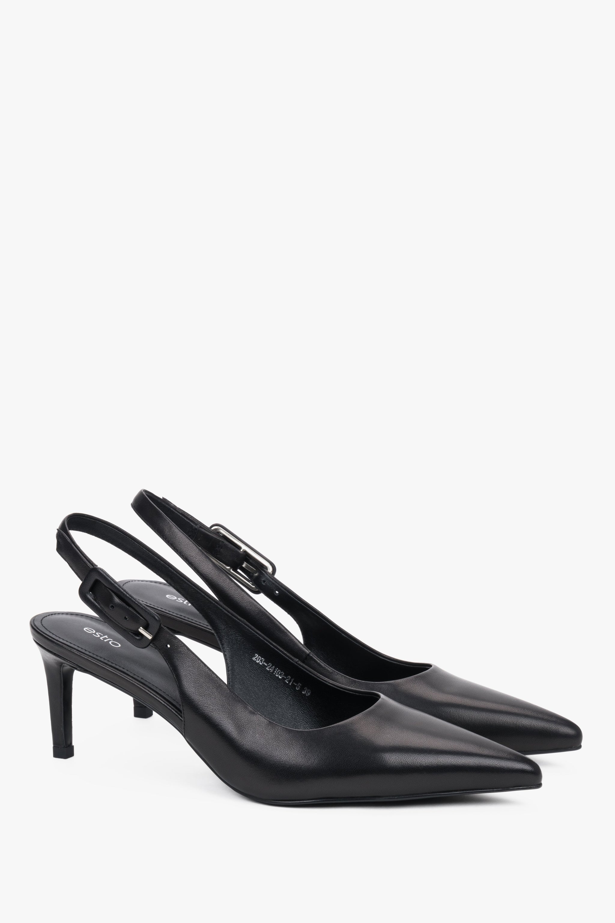Czarne czółenka damskie typu slingback ze skóry naturalnej na stabilnej szpilce.