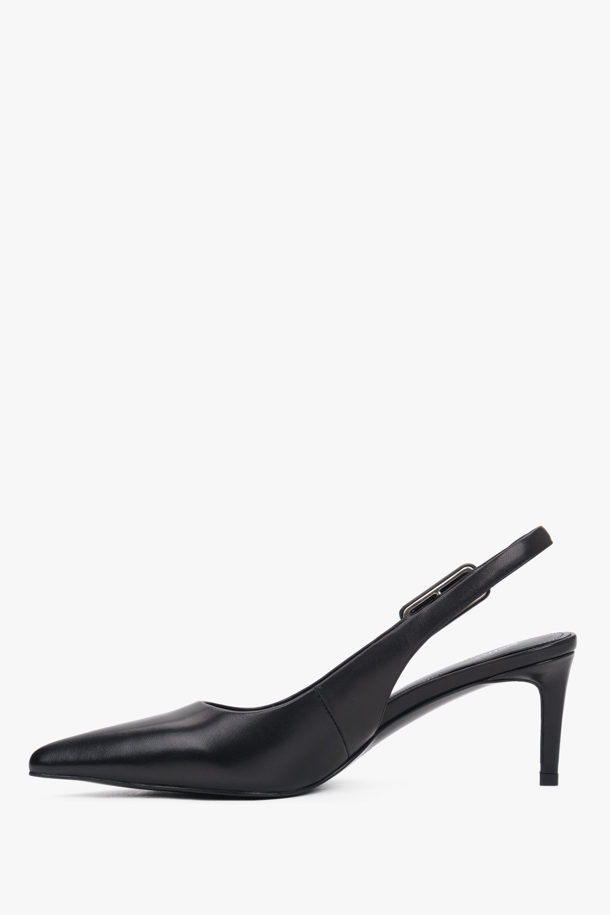 Damskie czarne czółenka typu slingback ze skóry naturalnej na stabilnej szpilce Estro.