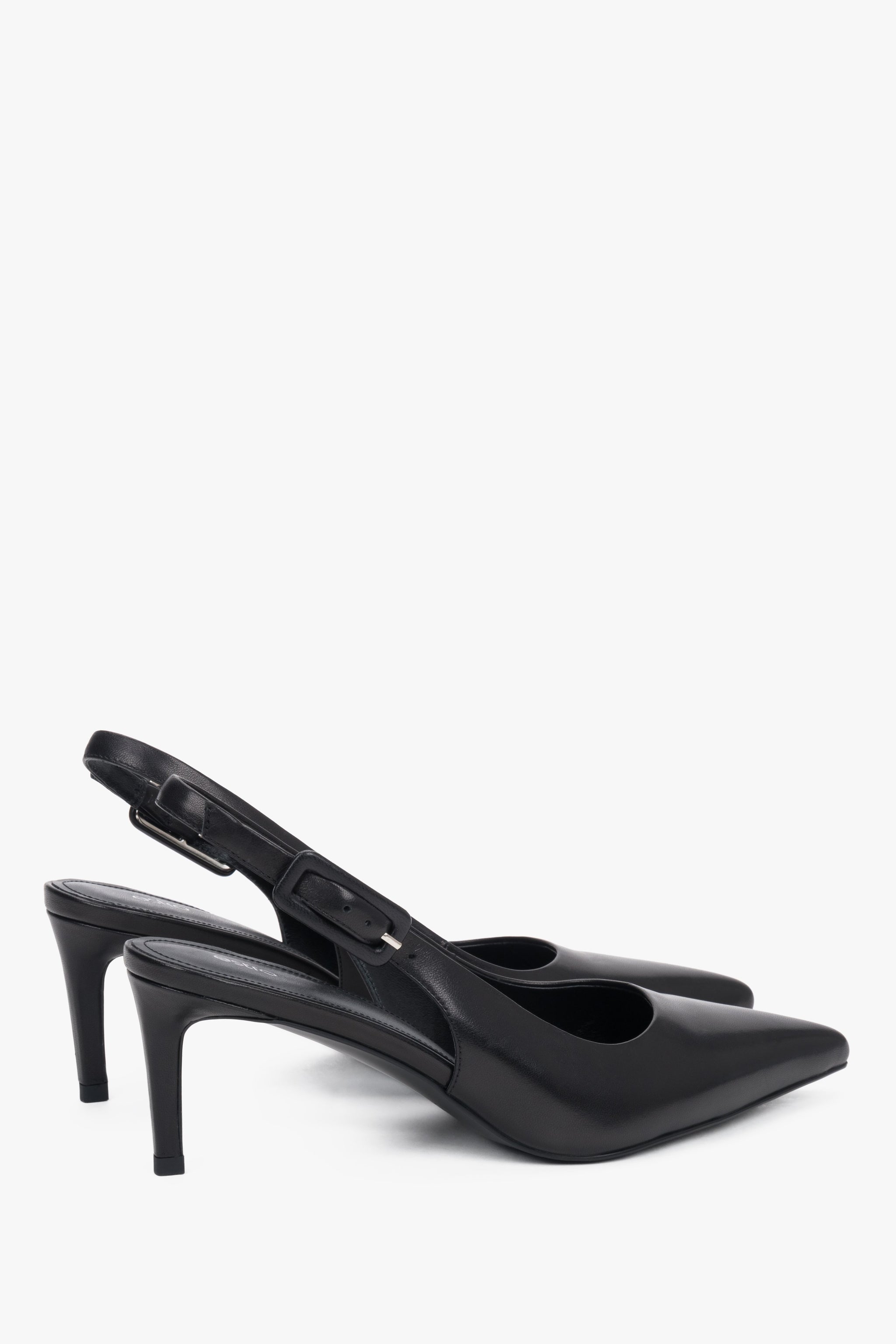 Czarne czółenka damskie Estro, typu slingback, ze skóry naturalnej, na stabilnej szpilce.
