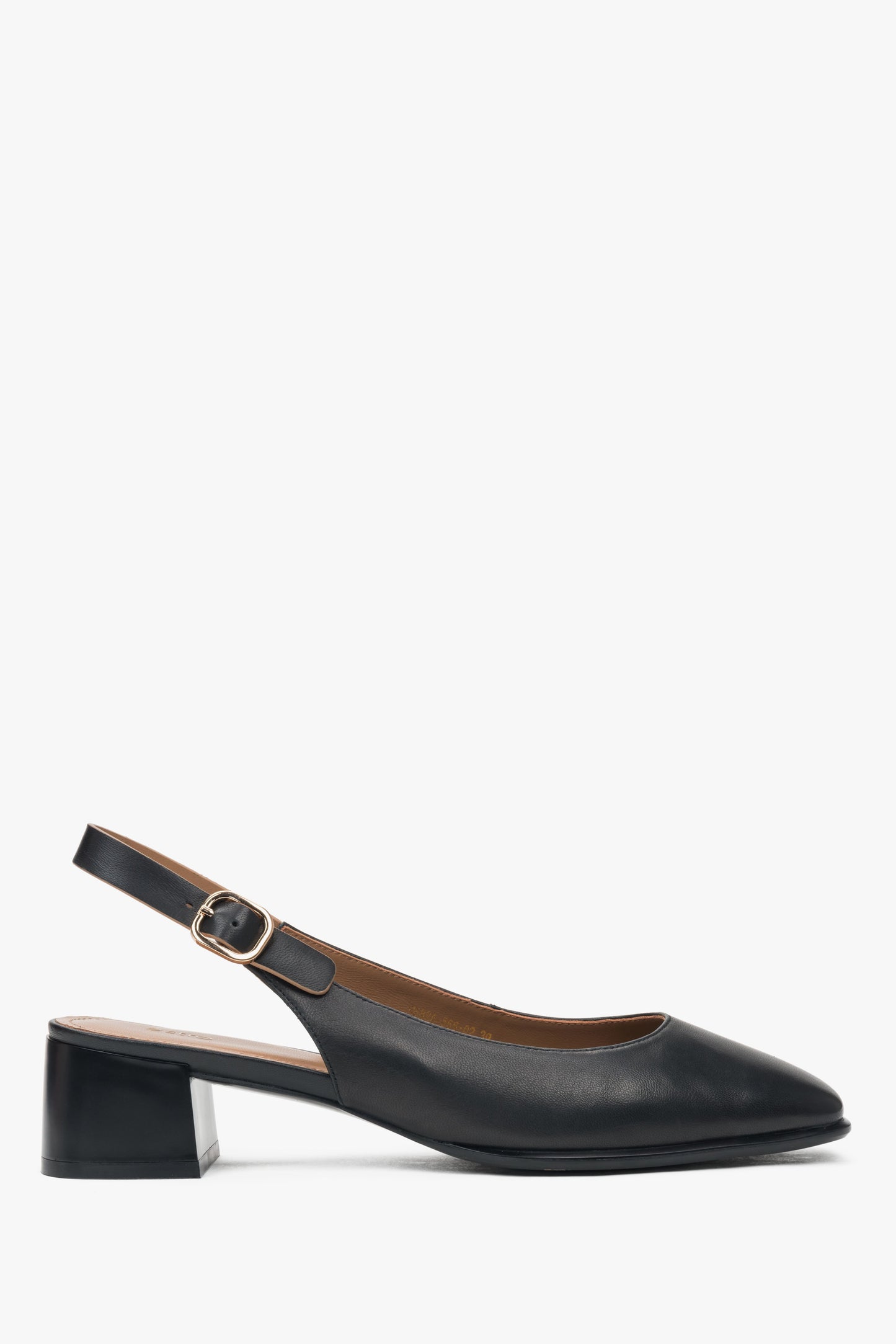 Czarne czółenka damskie typu slingback na niskim obcasie Estro ER00116971.