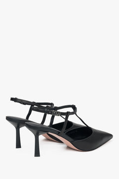 Klasyczne czarne czółenka damskie Estro, o fasonie slingback.