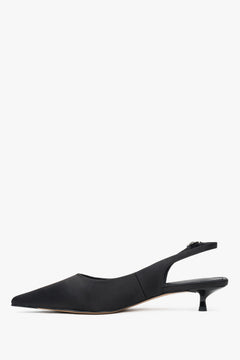 Komfortowe czarne czółenka damskie Estro z miękkich tekstyliów, o fasonie slingback i na niskim obcasie.