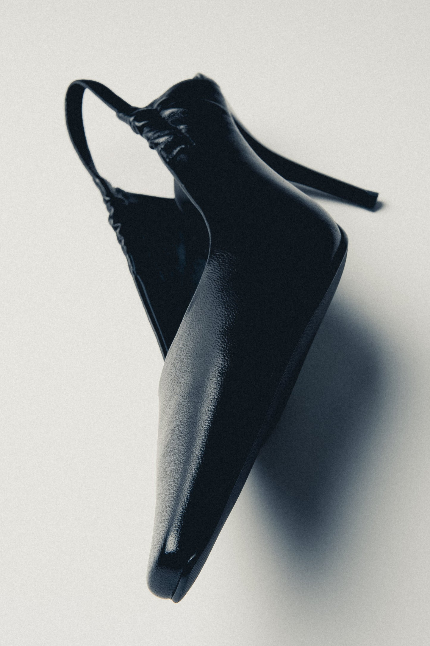 Czarne czółenka damskie Estro Selection.