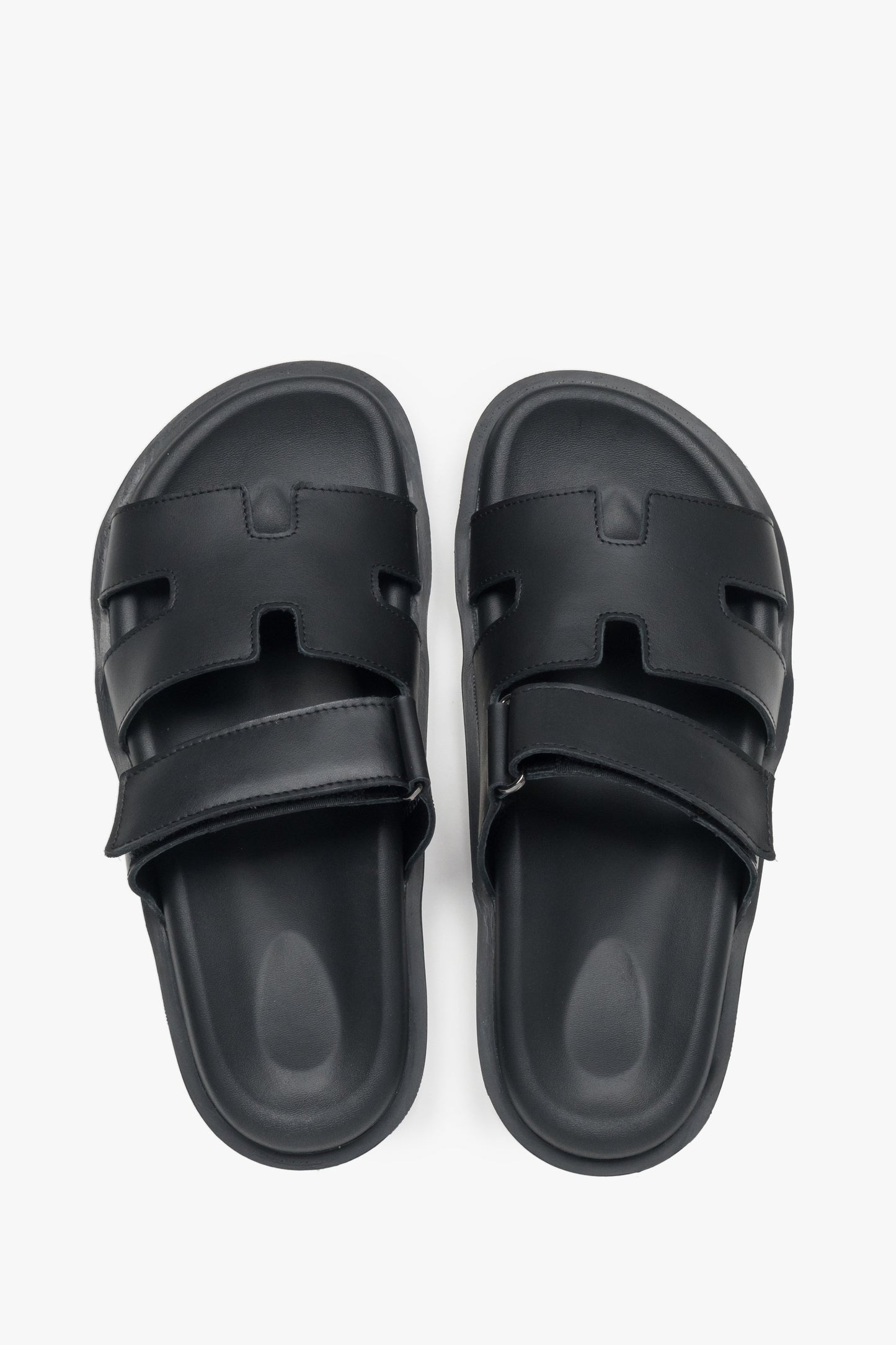 Czarne klapki damskie z regulowanym paskiem z włoskiej skóry naturalnej Premium Estro ER00117587.