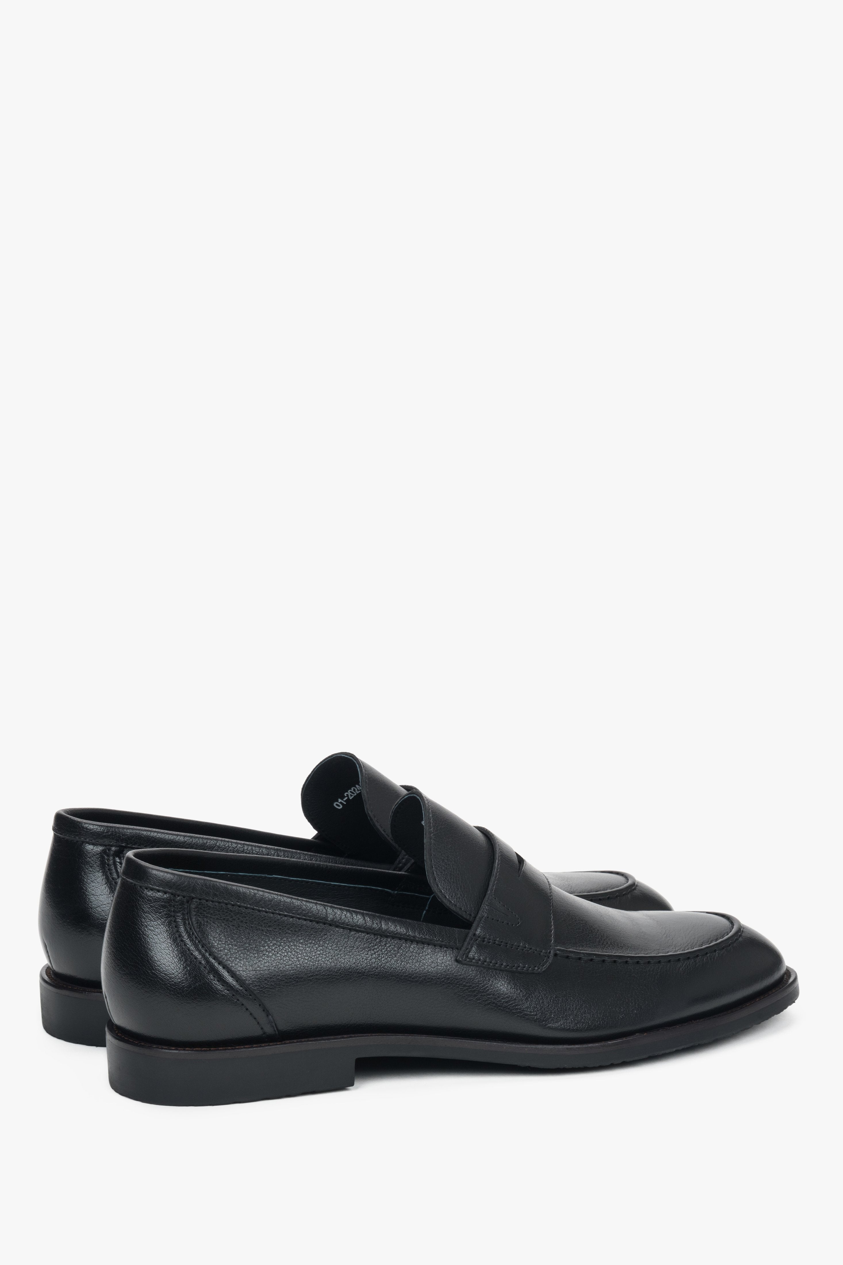 Ze skóry naturalnej, czarne klasyczne loafersy męskie Estro.
