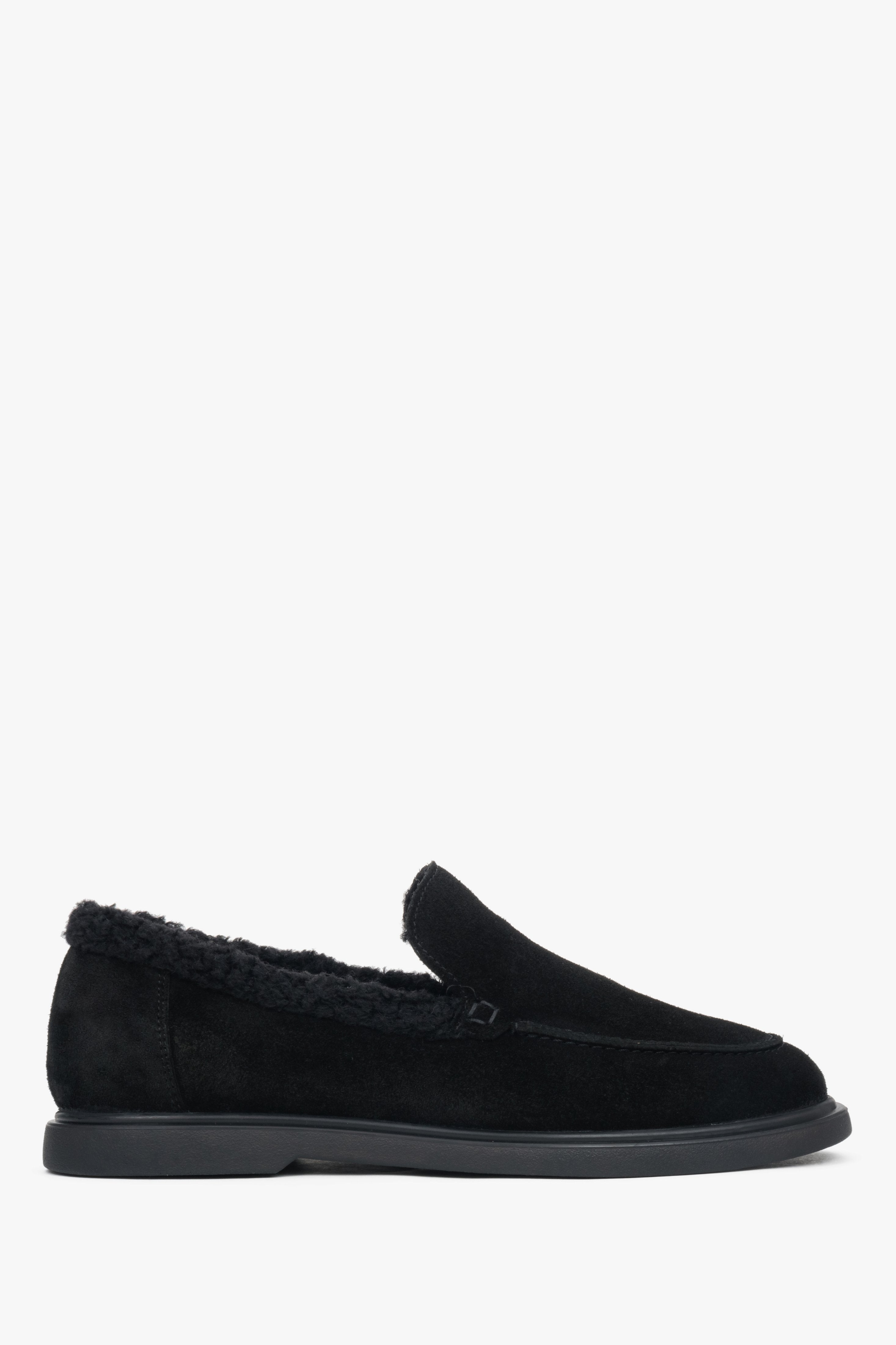 Czarne loafersy damskie na zimę z weluru naturalnego i futrzanym wsadem Estro ER00118203.