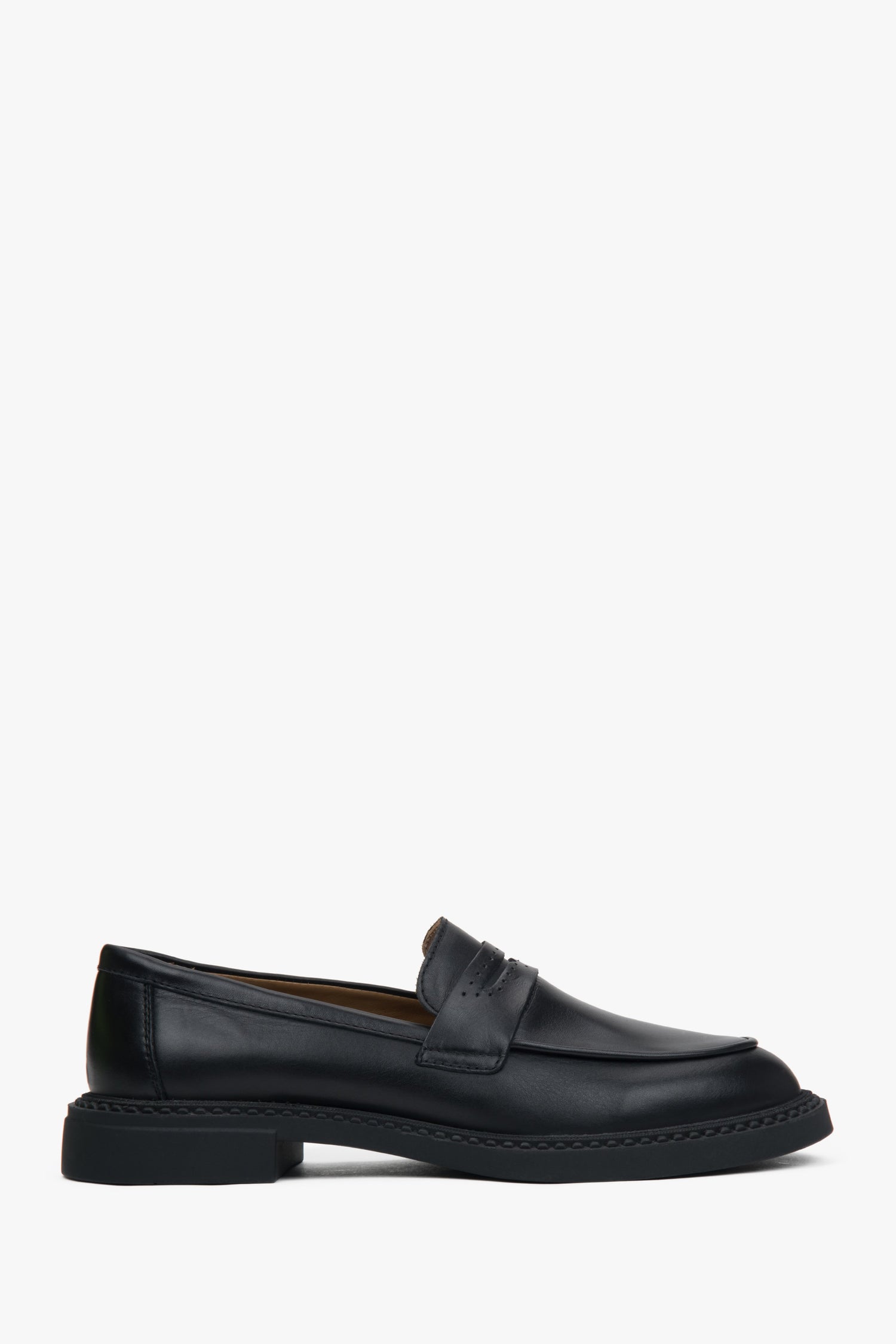 Klasyczne czarne loafersy damskie typu Penny z włoskiej skóry naturalnej Premium Estro ER00117583.