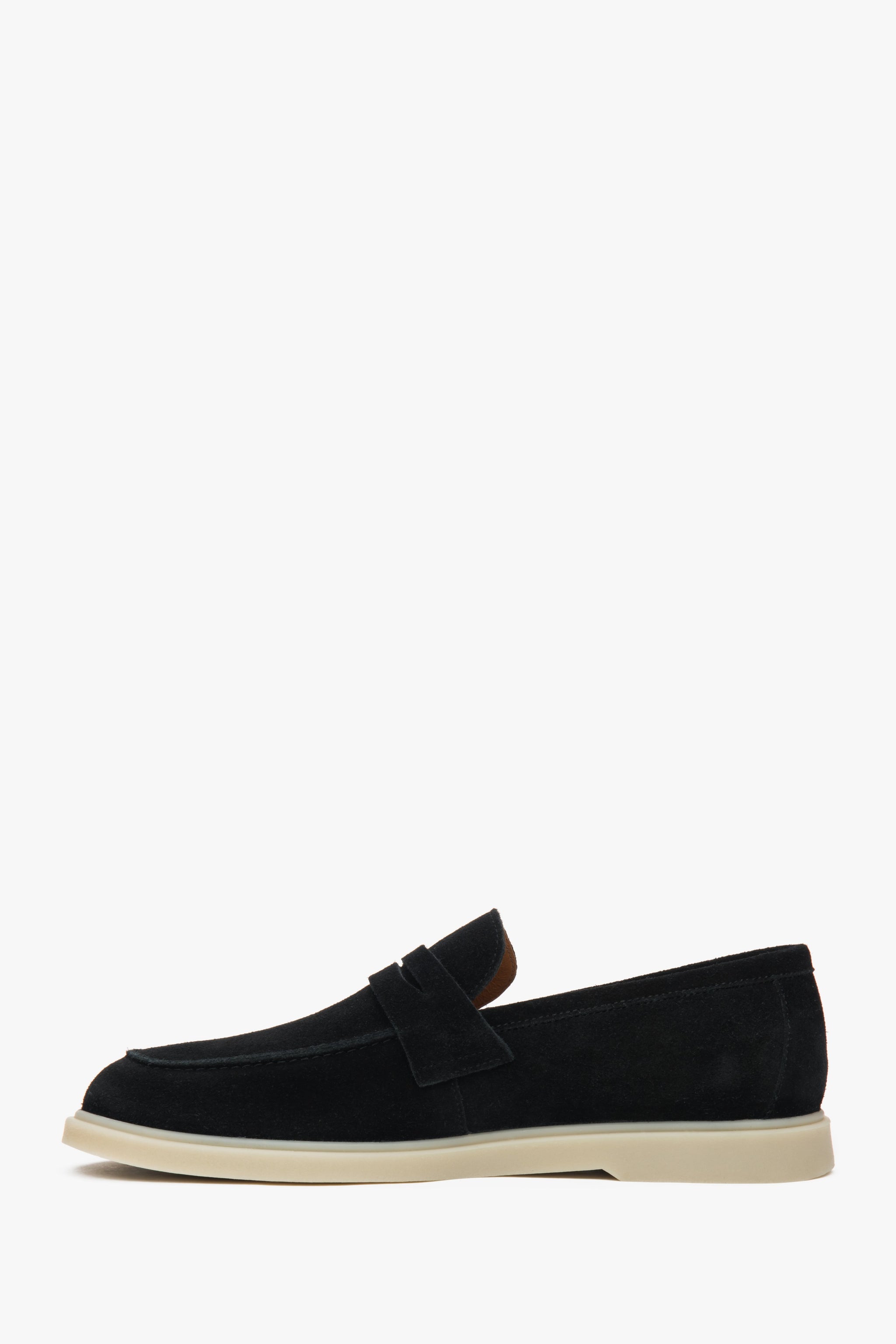 Luksusowe loafersy męskie Estro w czarnym kolorze, wykonane z włoskiego weluru naturalnego Premium. 