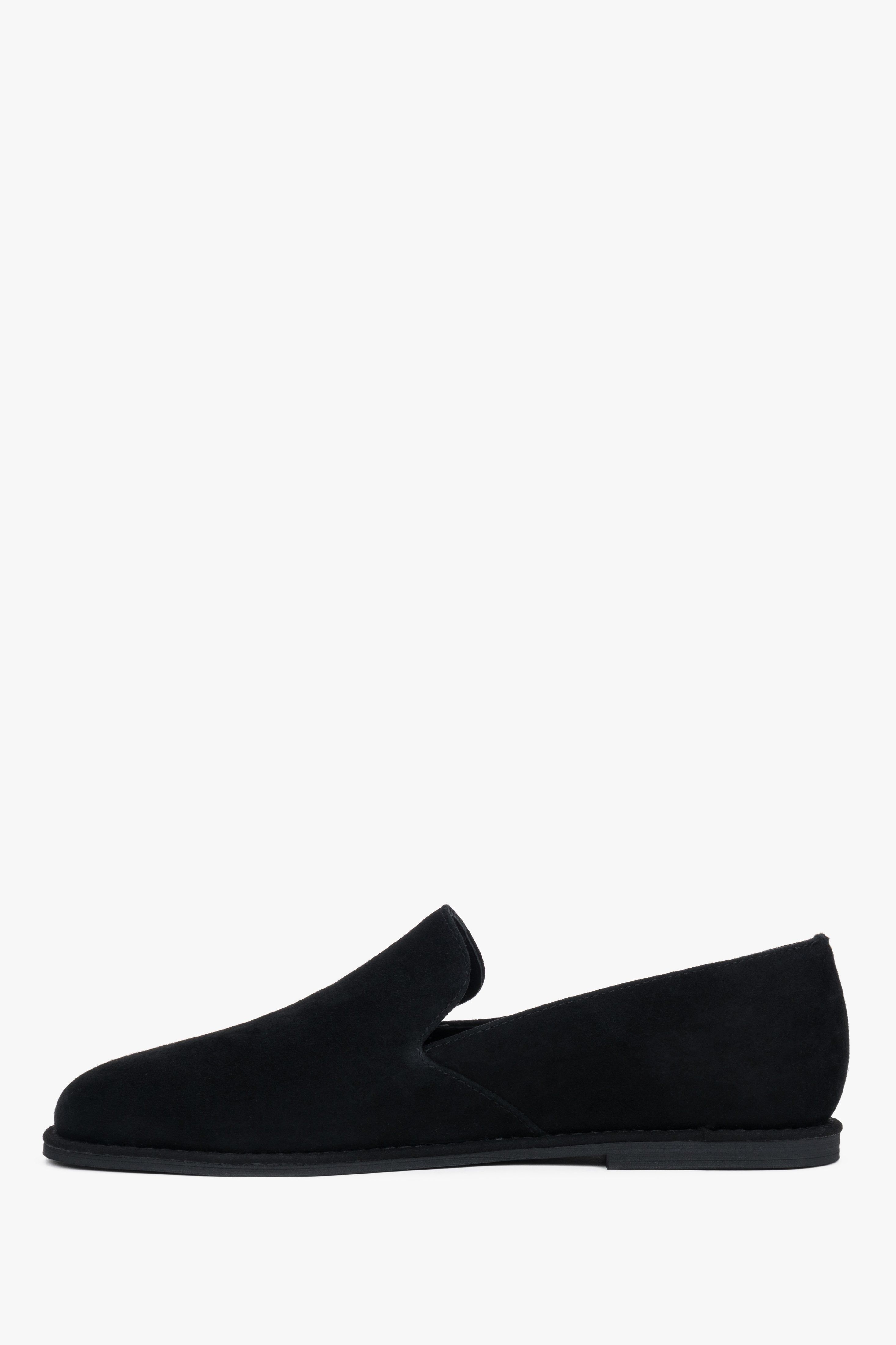 Eleganckie mokasyny damskie Estro typu barefoot wykonane z czarnego weluru.
