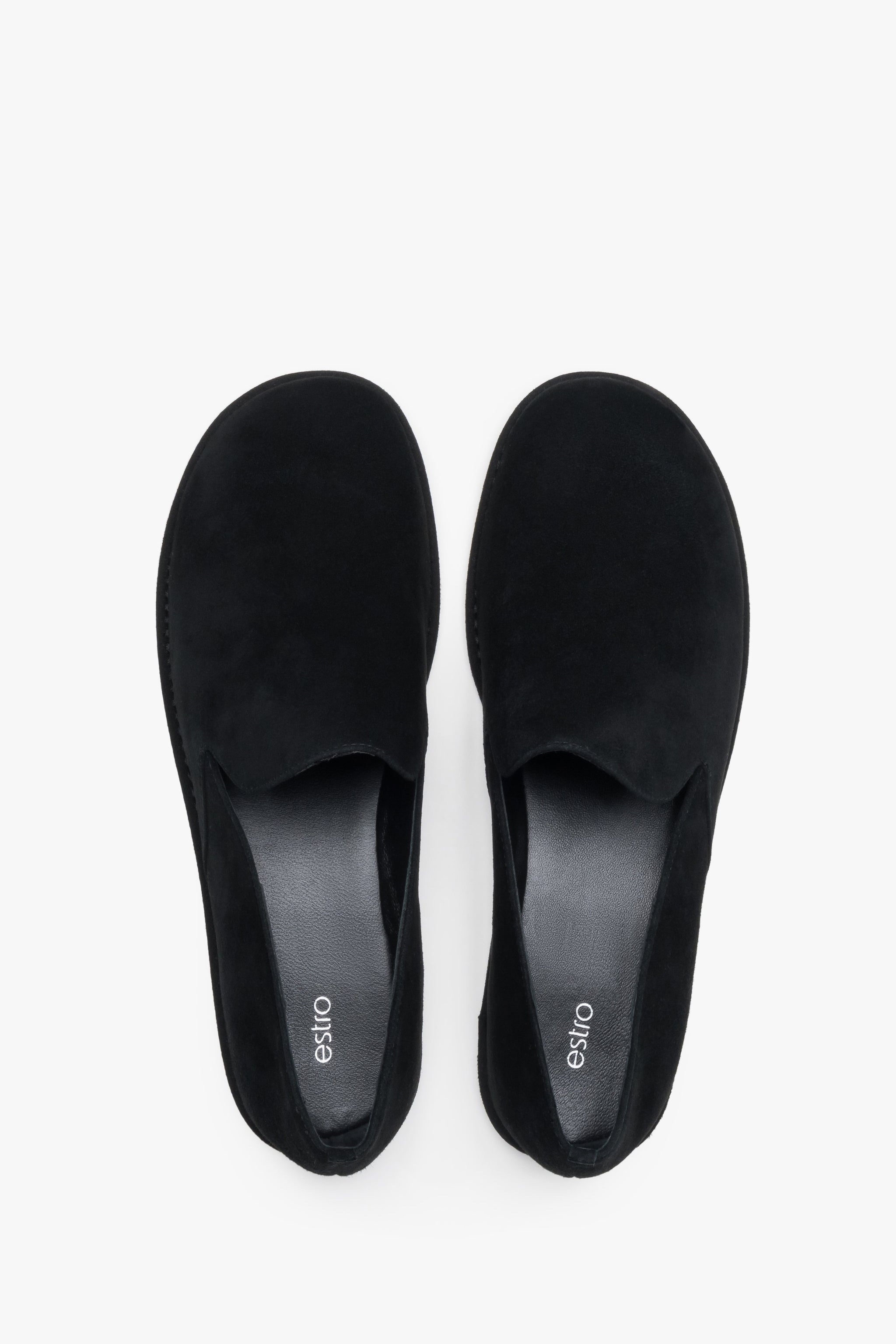 Czarne buty damskie z miękkiej skóry welurowej o fasonie barefoot Estro.
