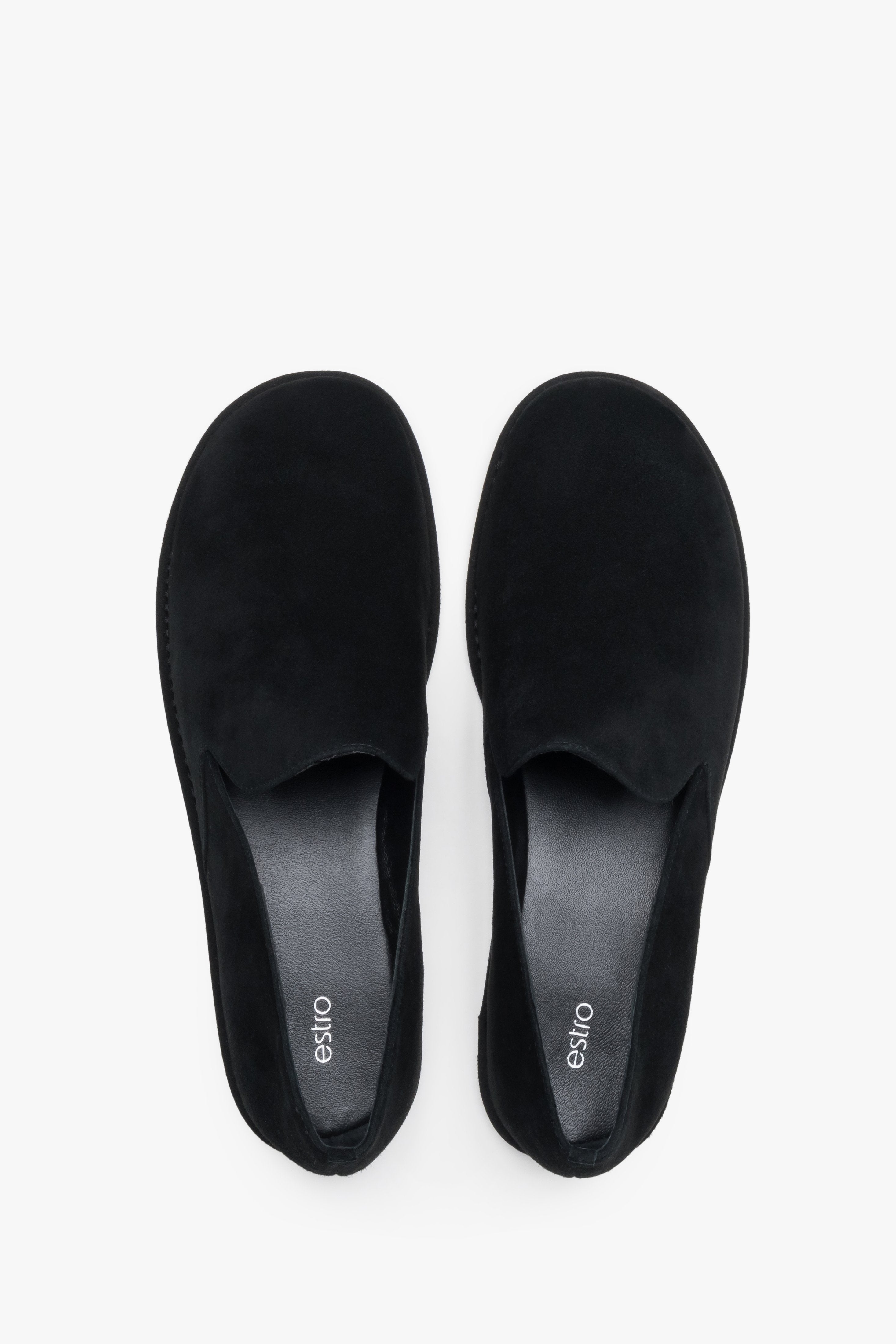 Czarne buty damskie z miękkiej skóry welurowej o fasonie barefoot Estro.
