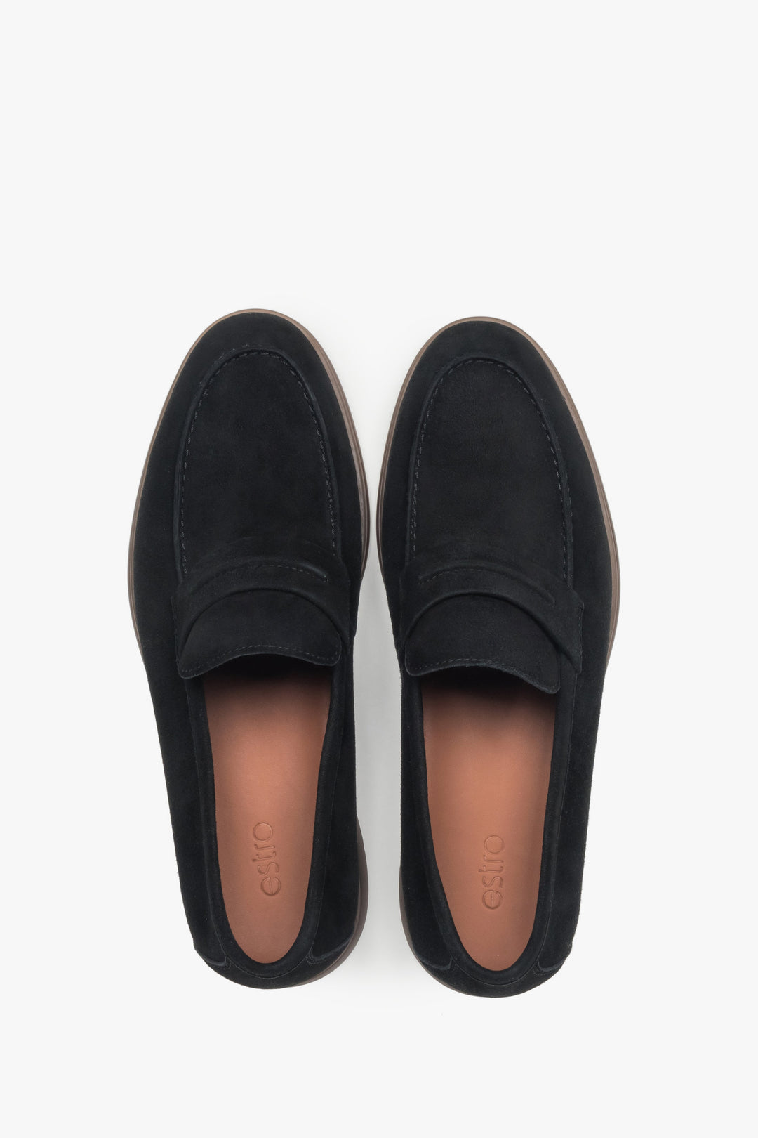 Czarne mokasyny męskie z weluru naturalnego na miękkiej podeszwie.