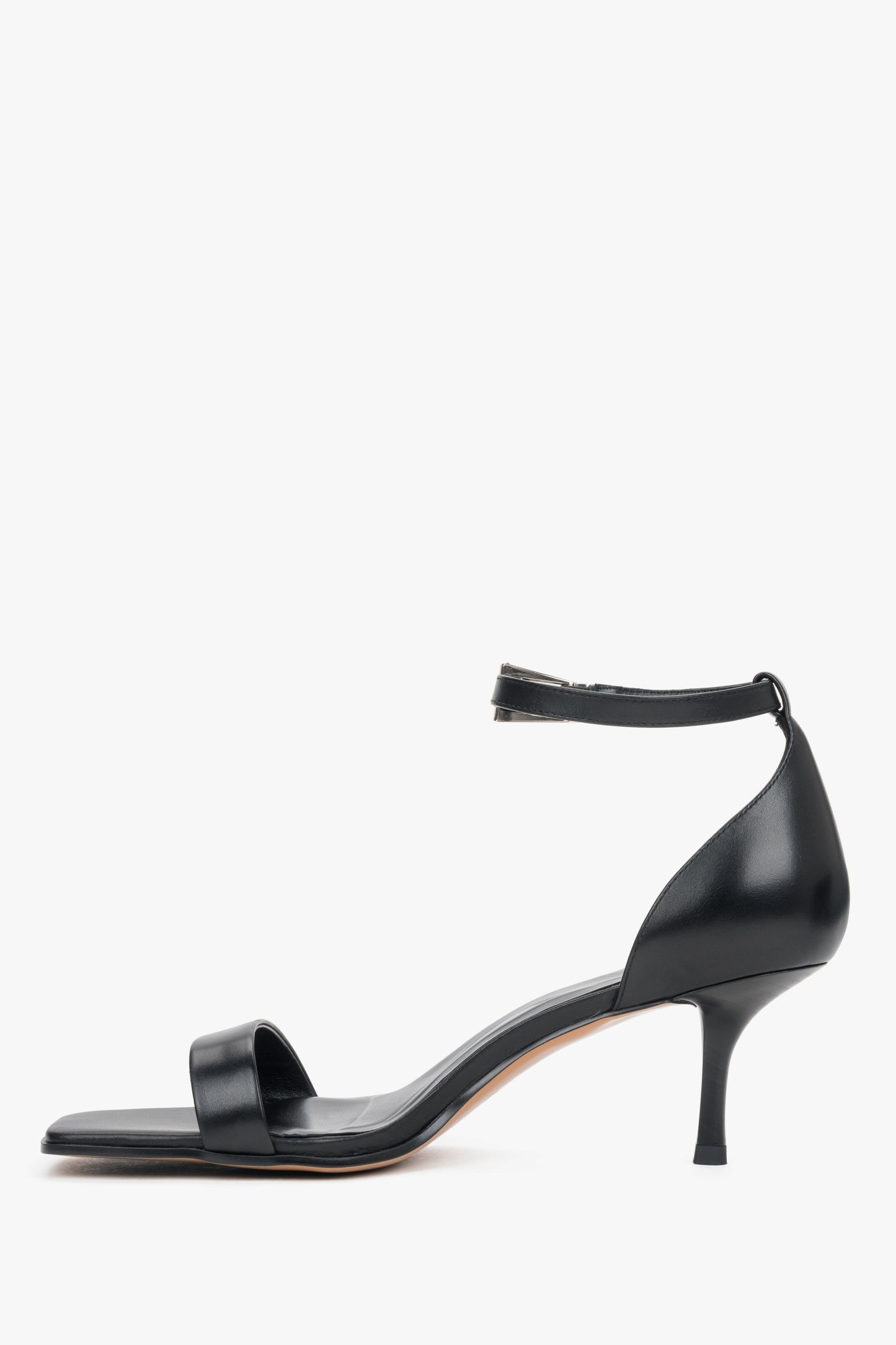 Damskie czarne sandałki na niskim obcasie ze skóry naturalnej Estro.