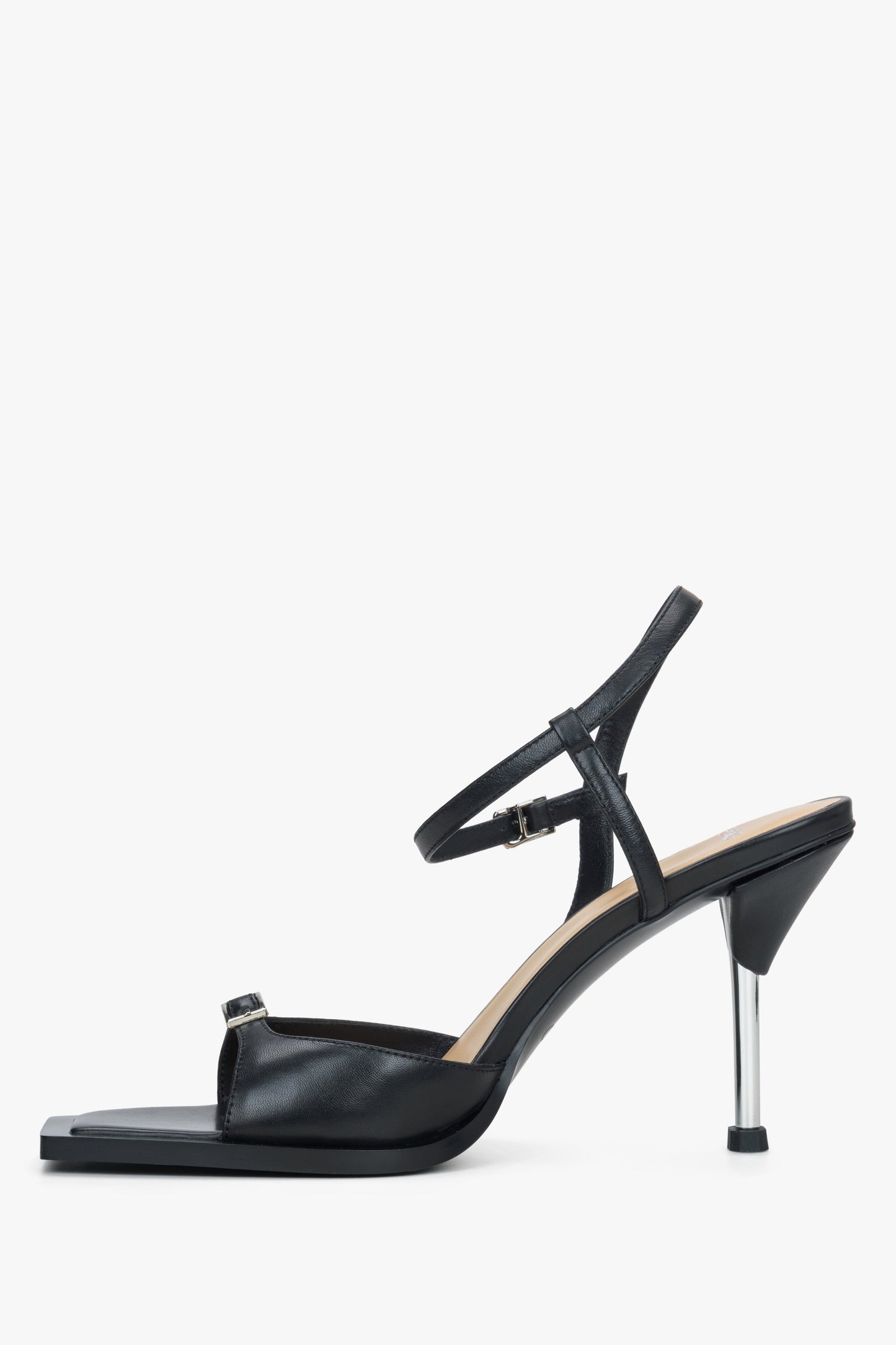 Damskie czarne sandałki na szpilce ze skóry naturalnej Estro.