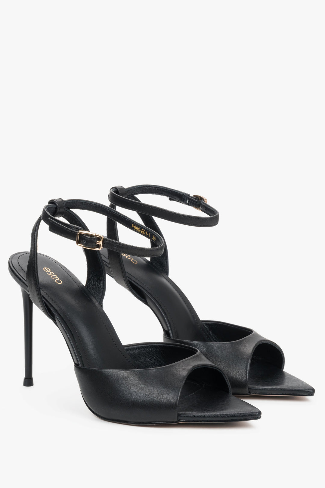 Czarne sandałki damskie na wysokiej szpilce ze skóry naturalnej.