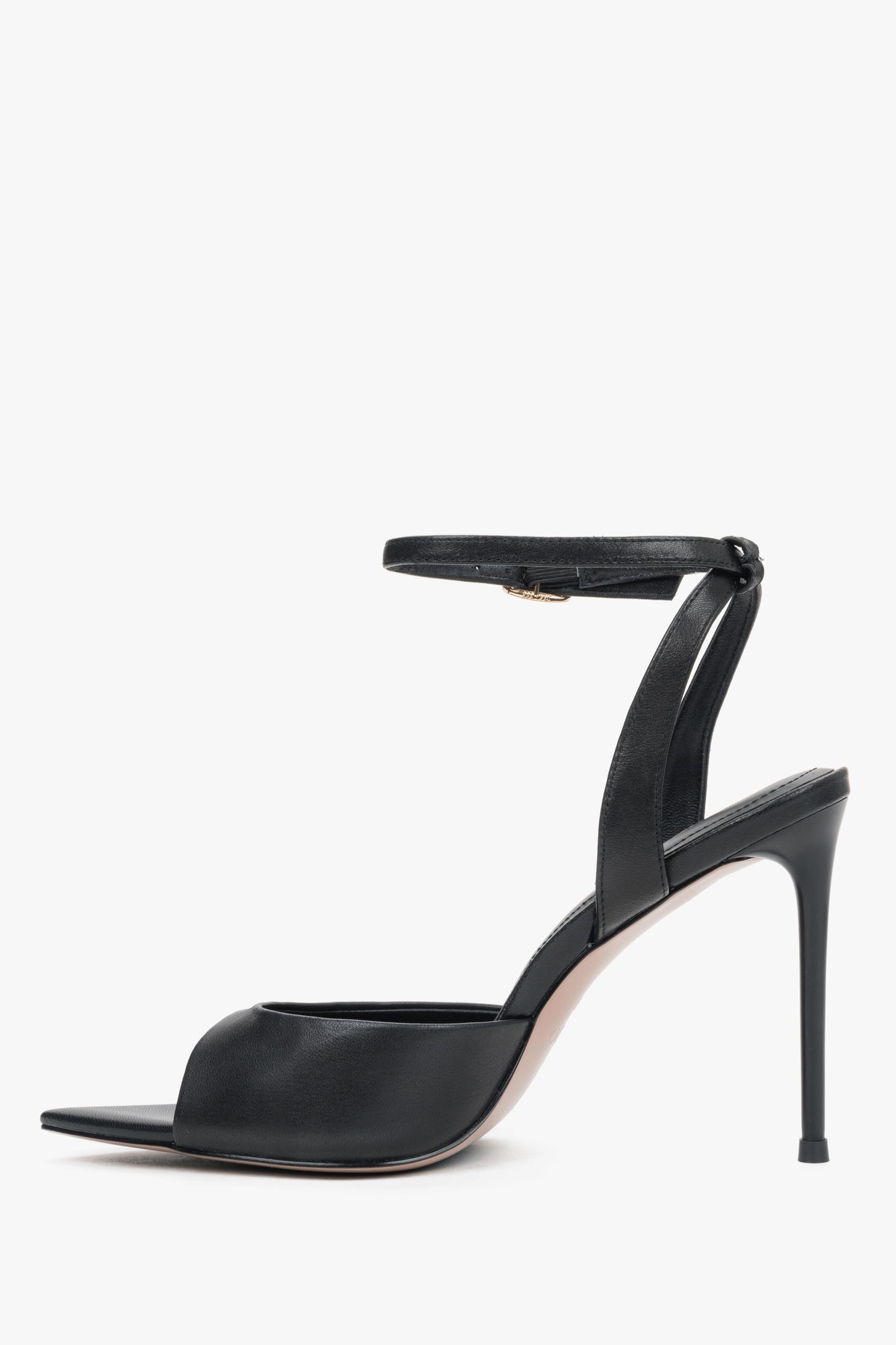 Damskie czarne sandałki na wysokiej szpilce ze skóry naturalnej Estro.