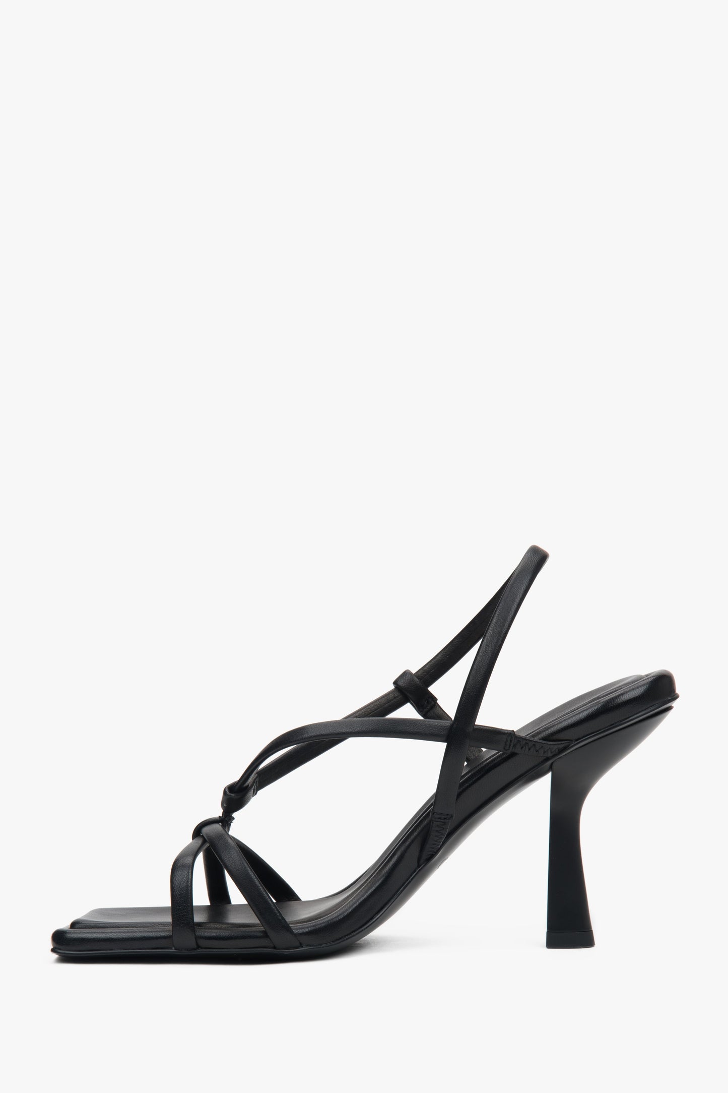 Damskie czarne sandałki na wysokim obcasie ze skóry naturalnej Estro.