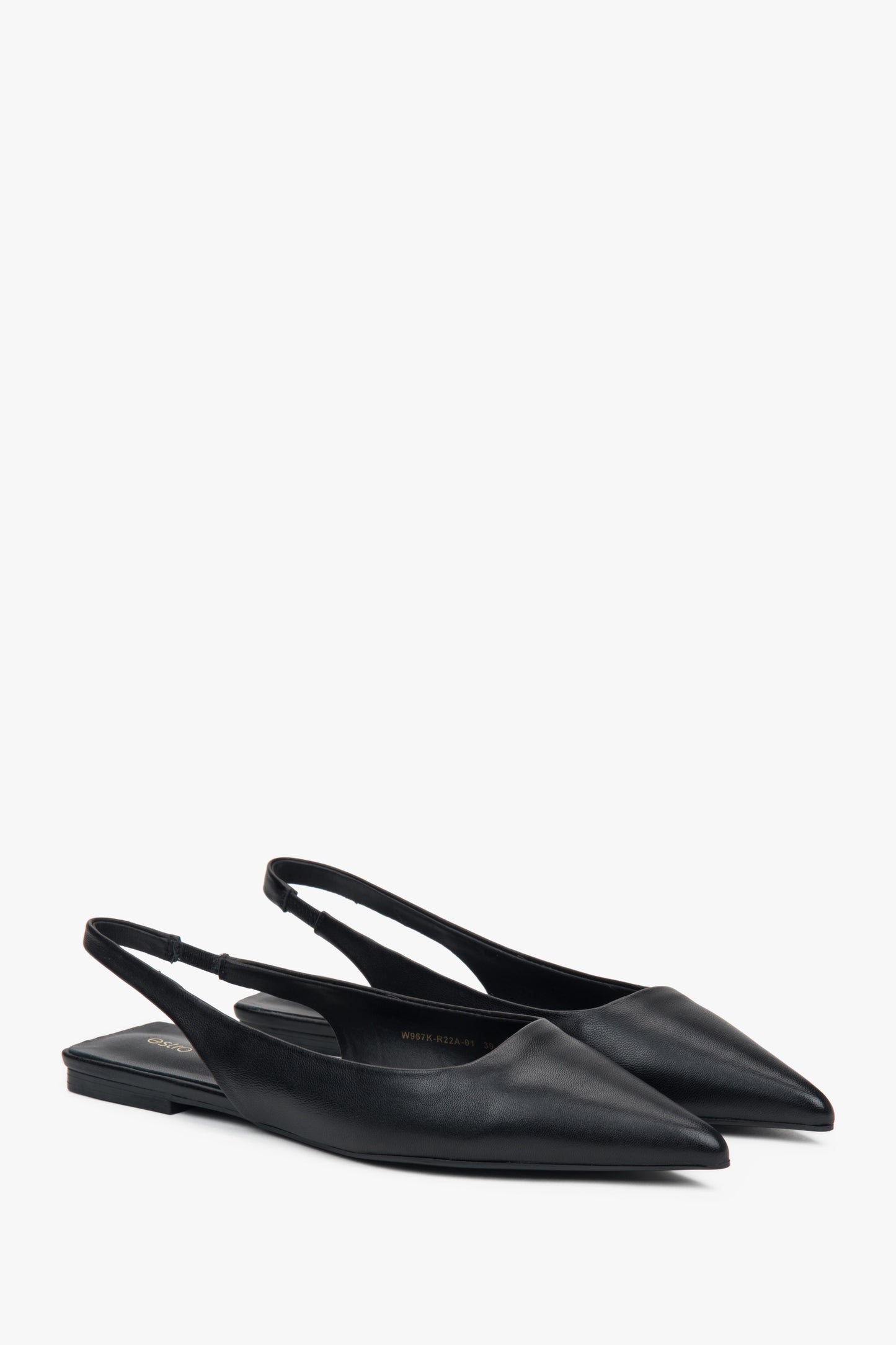 Damskie sandały slingback na płaskim obcasie z czubkiem w szpic.