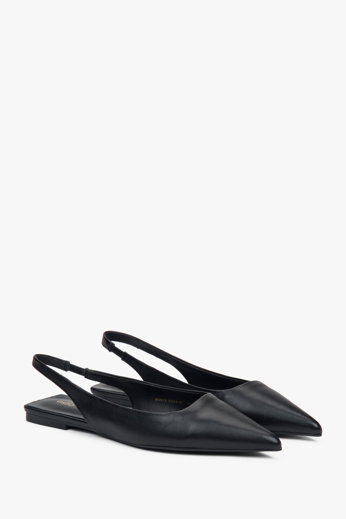 Damskie sandały slingback na płaskim obcasie z czubkiem w szpic.