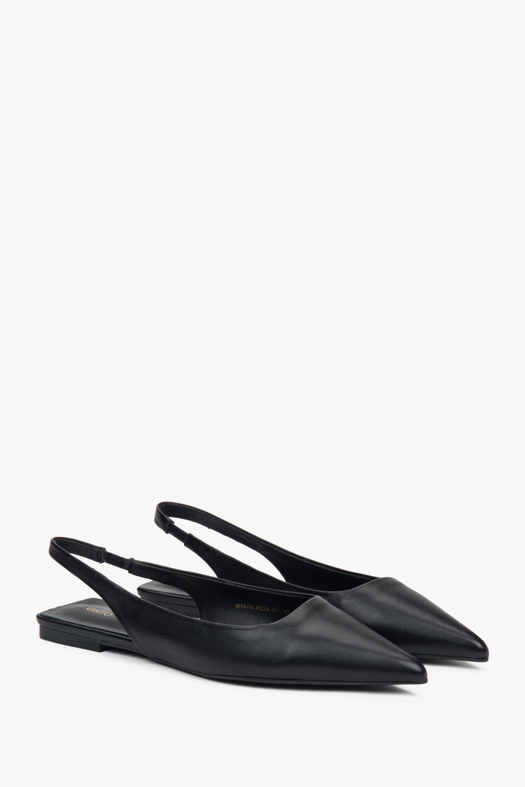 Damskie sandały slingback na płaskim obcasie z czubkiem w szpic.