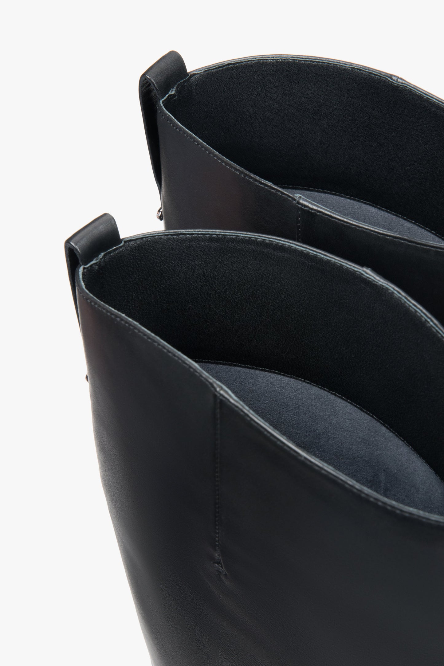 Damskie czarne skórzane kozaki z szeroką cholewą Estro - detale.