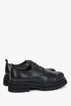 Eleganckie czarne buty damskie fason derby ze skóry naturalnej z bieżnikiem Estro