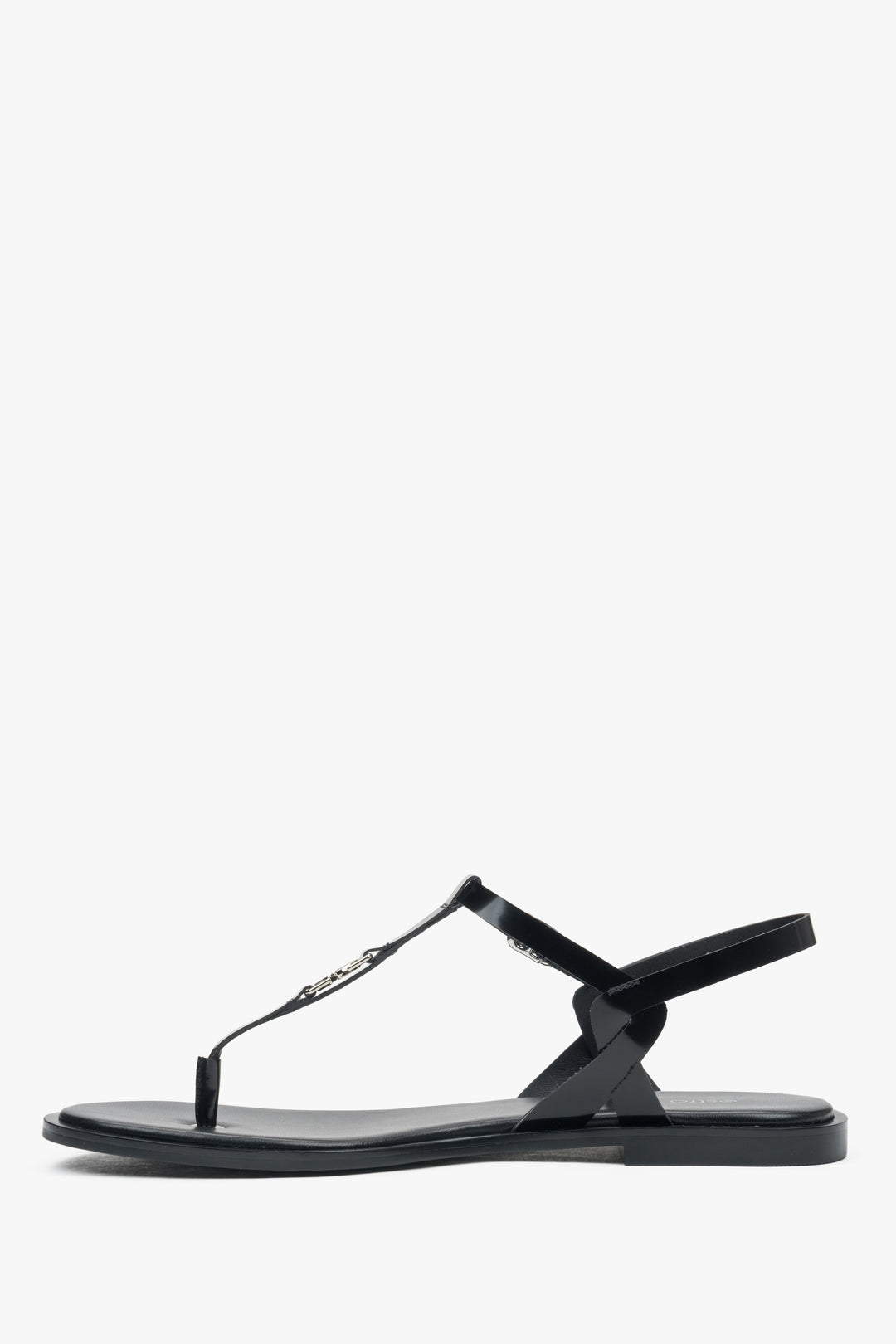 Czarne sandały damskie typu japonki Estro, skórzane, na płaskiej podeszwie.