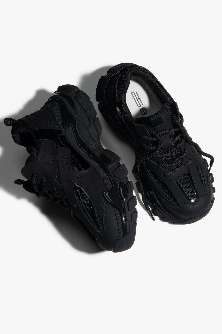 Czarne sneakersy damskie na grubej podeszwie ES8 ER00115758