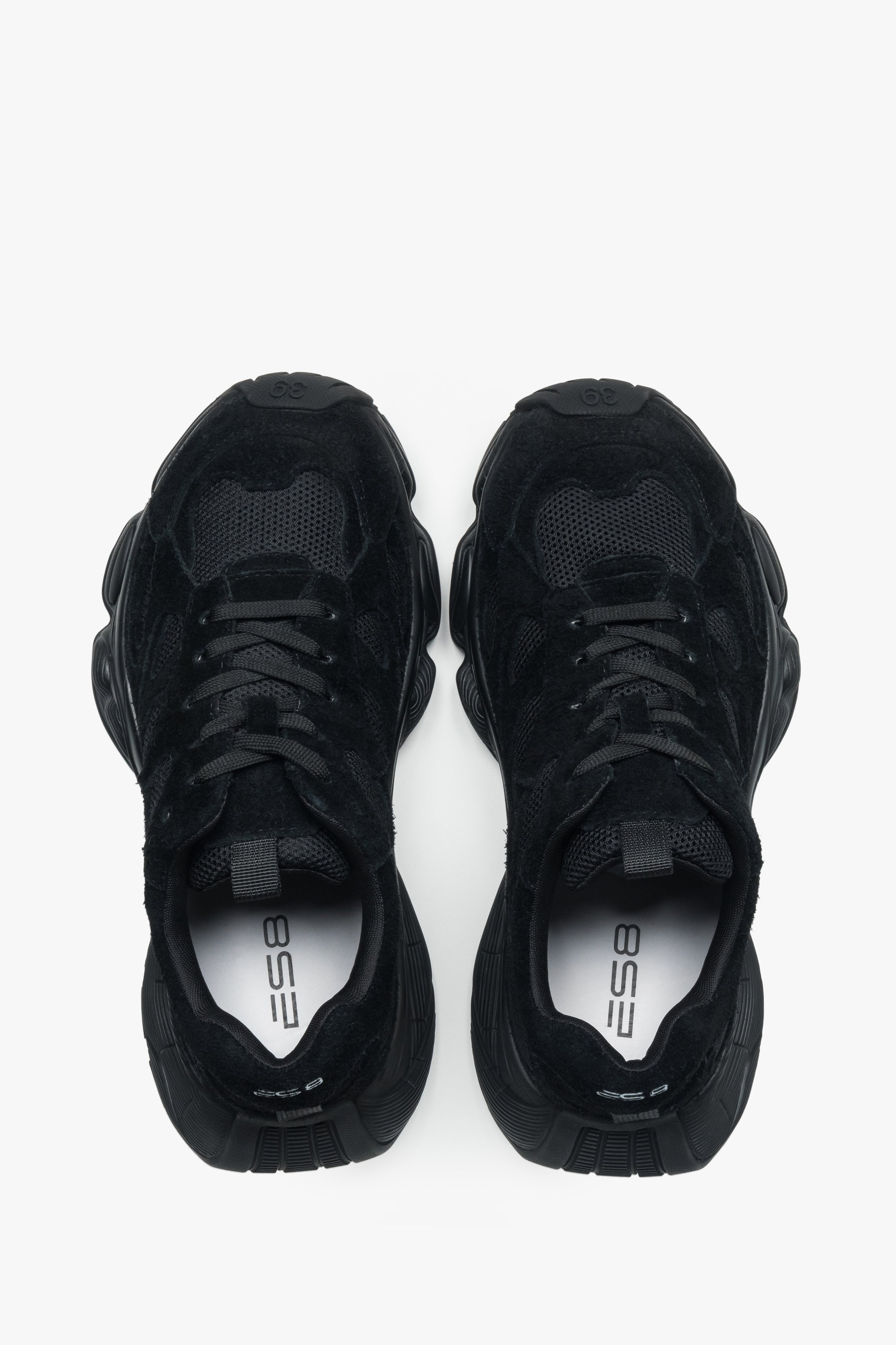 Z miękkiego weluru, czarne sneakersy damskie na sprężystej platformie ES8.
