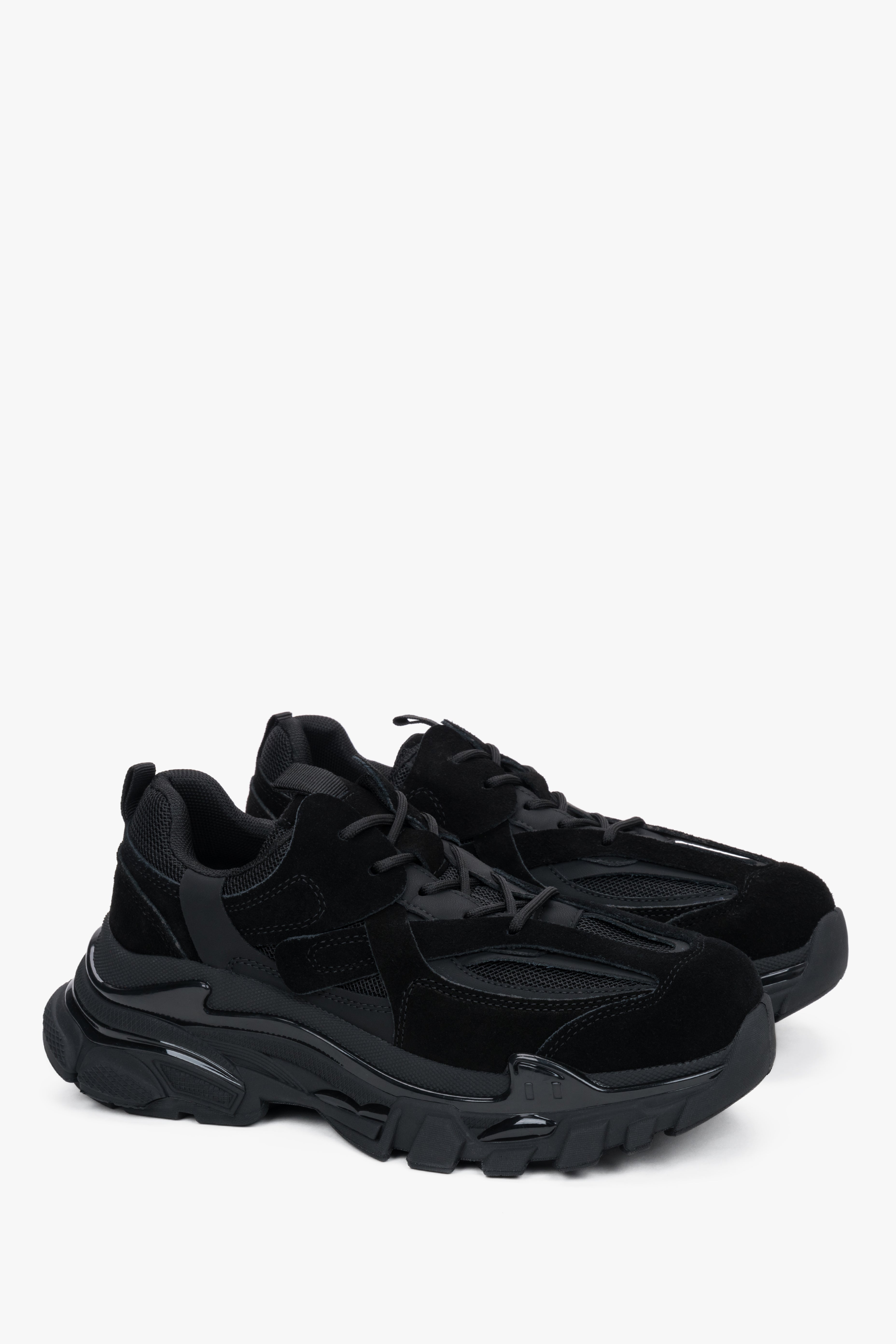 Damskie czarne sneakersy na grubej podeszwie z weluru naturalnego ES8.
