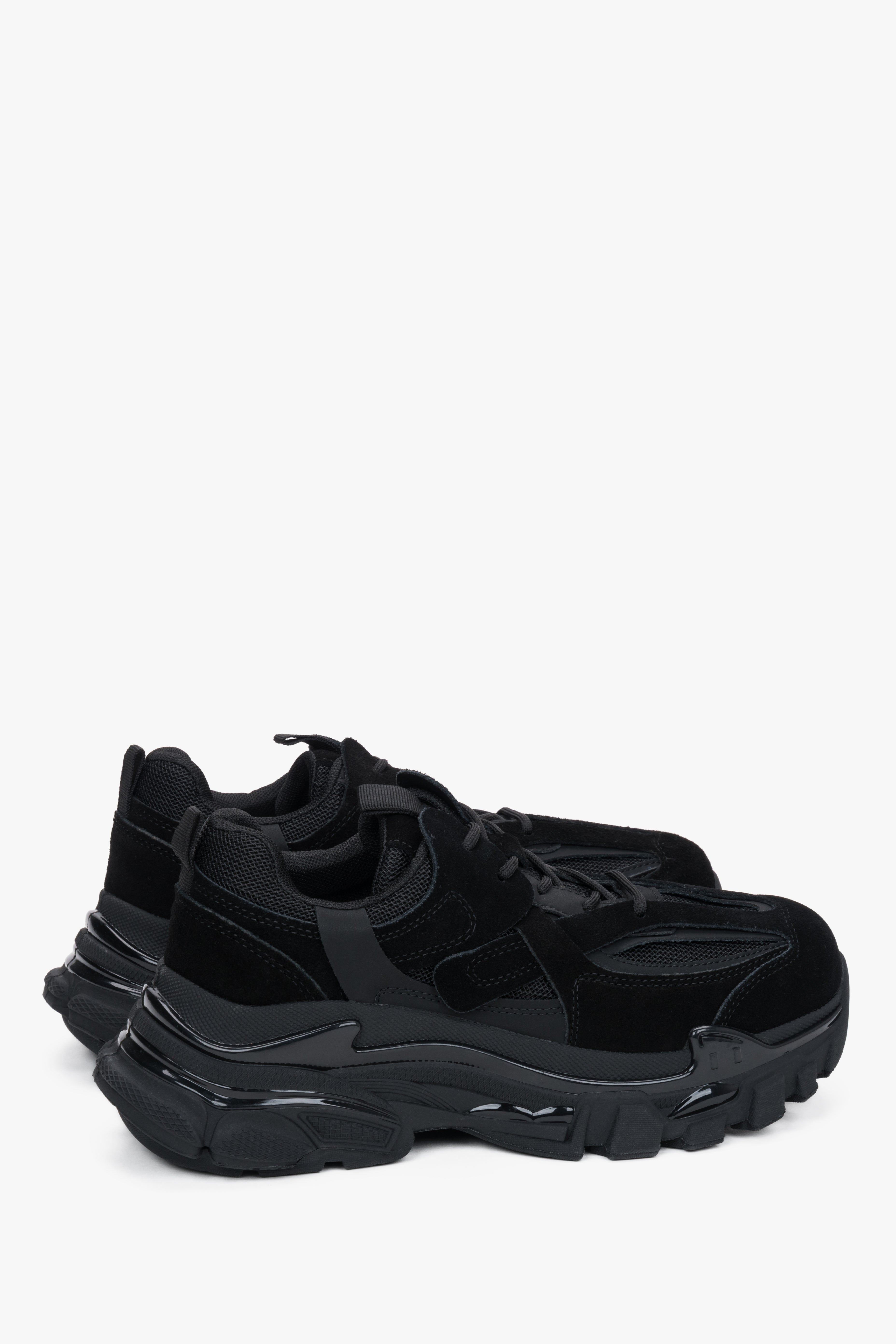 Czarne sneakersy damskie ES8, na grubej podeszwie, z weluru naturalnego.
