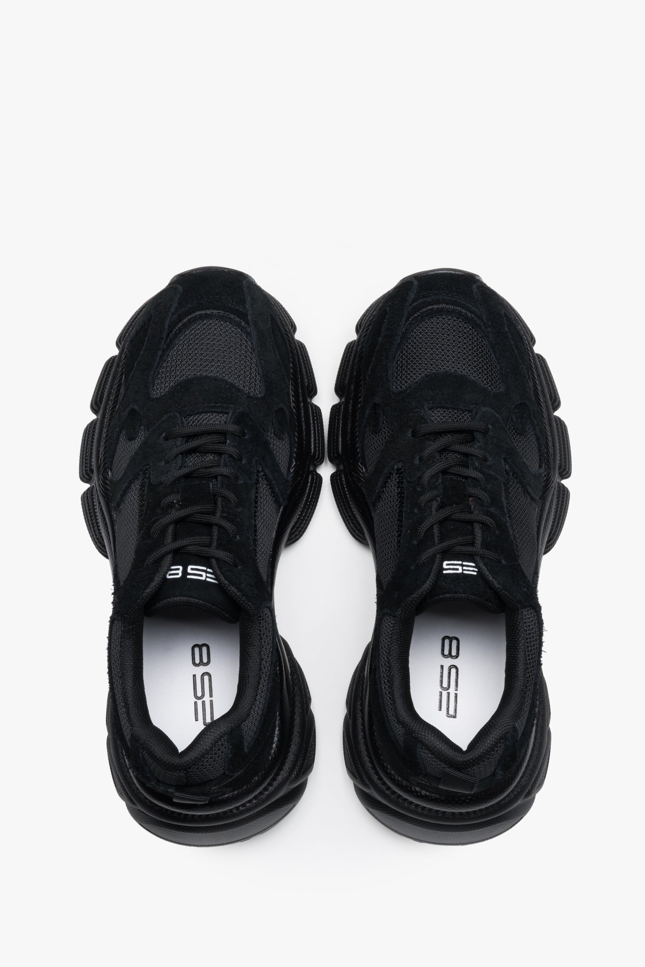 Z weluru naturalnego i przewiewnej siateczki, czarne sneakersy damskie na platformie ES8.