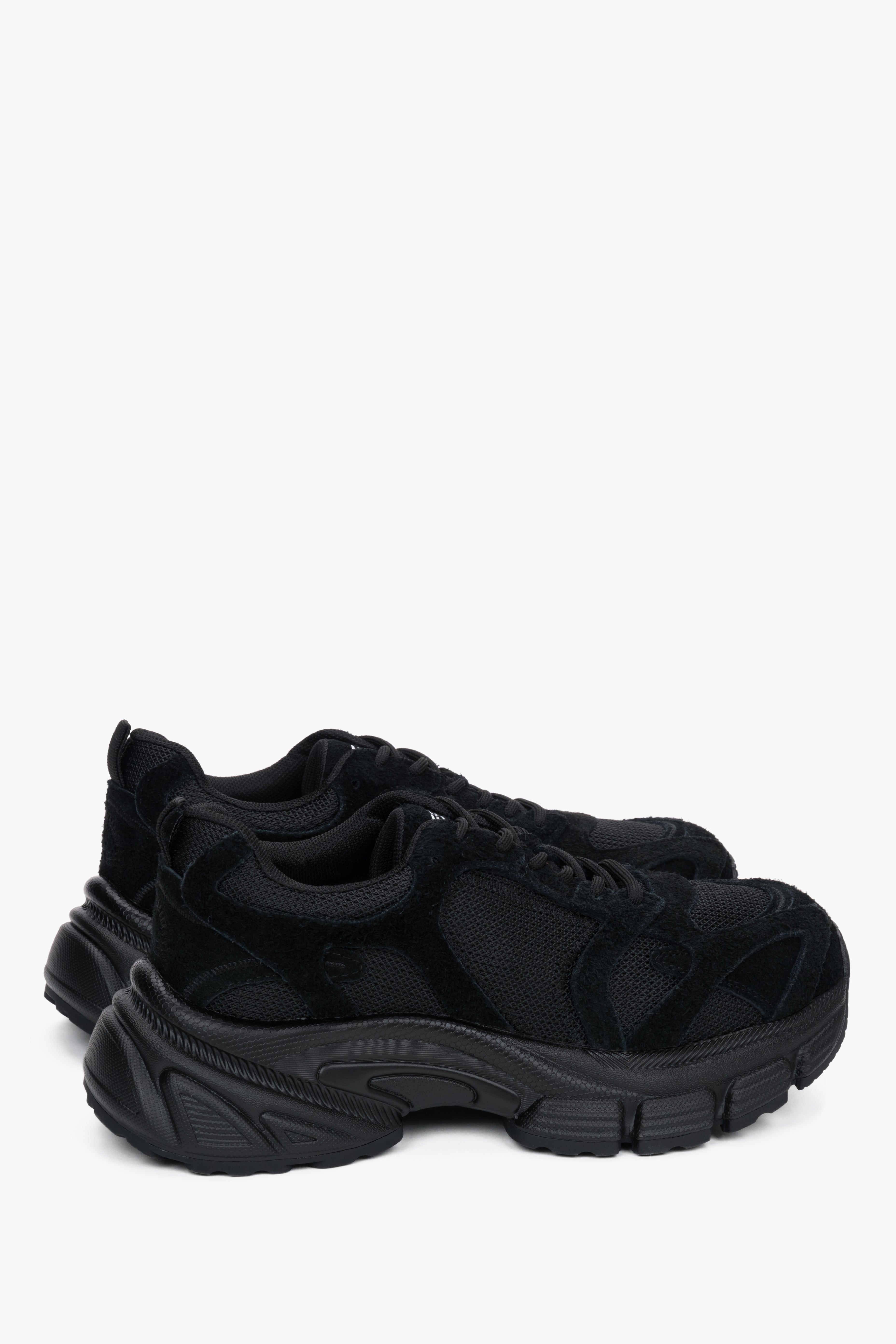 Czarne sneakersy damskie ES8, na platformie, z weluru naturalnego i przewiewnej siateczki.