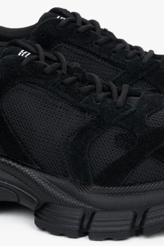 Czarne sneakersy damskie z weluru naturalnego i przewiewnej siateczki na platformie - detale.