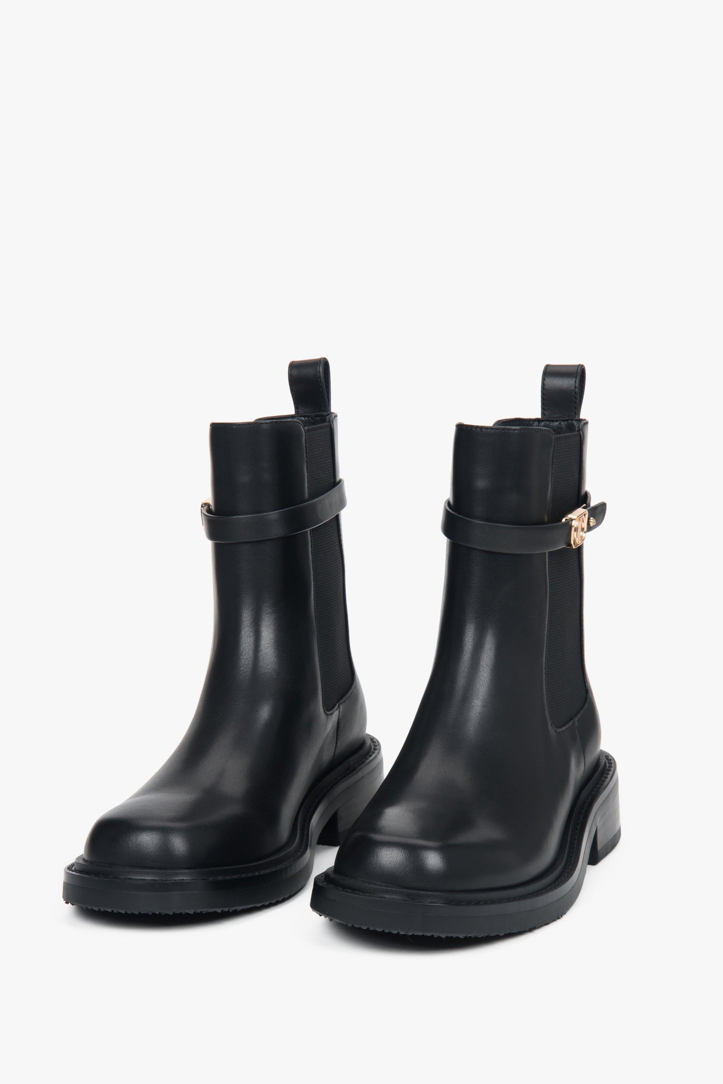 Damskie czarne sztyblety ze skóry naturalnej z ozdobnym paskiem Estro.