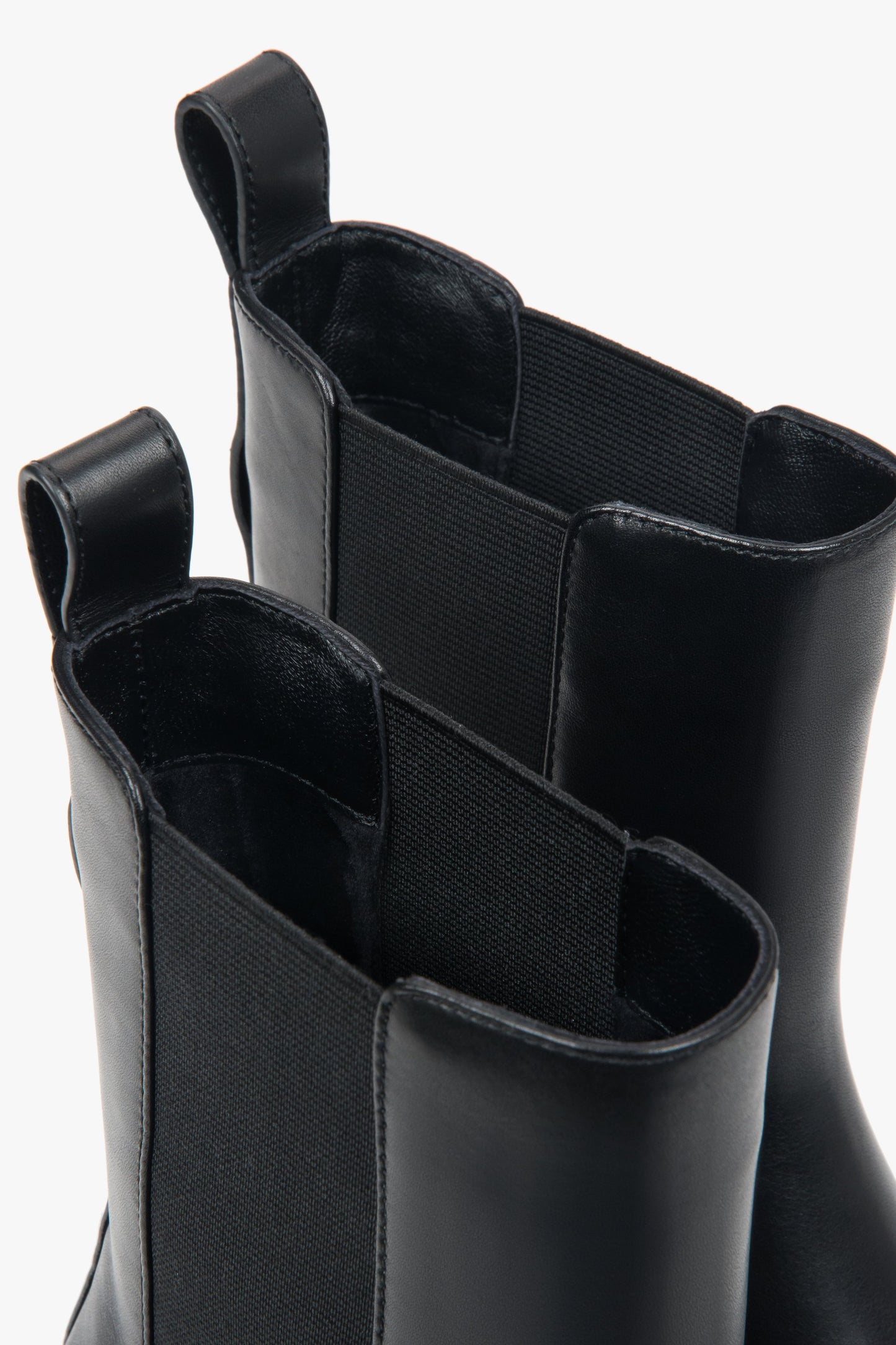 Sztyblety damskie ze skóry naturalnej z ozdobnym paskiem - detale.