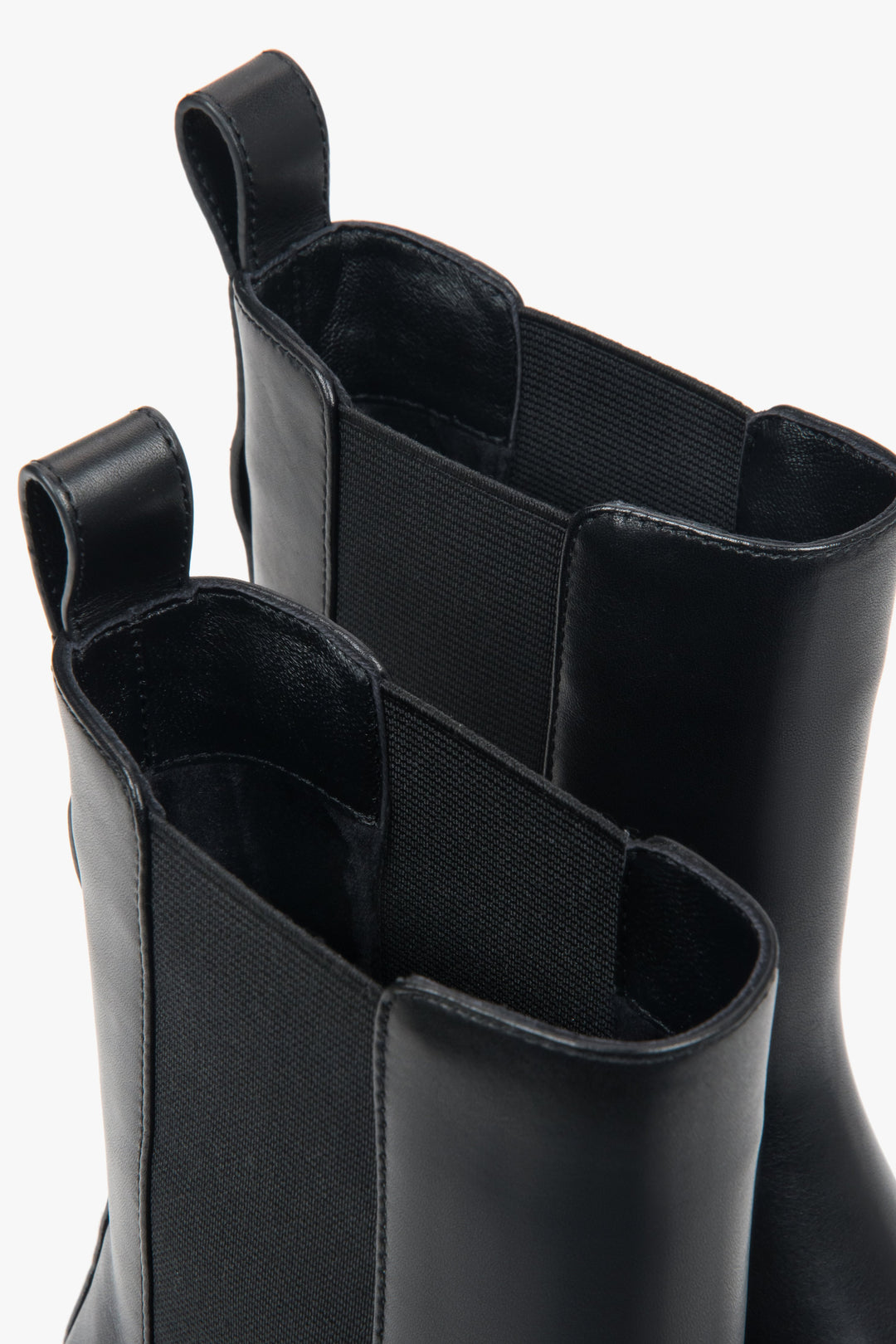 Sztyblety damskie ze skóry naturalnej z ozdobnym paskiem - detale.