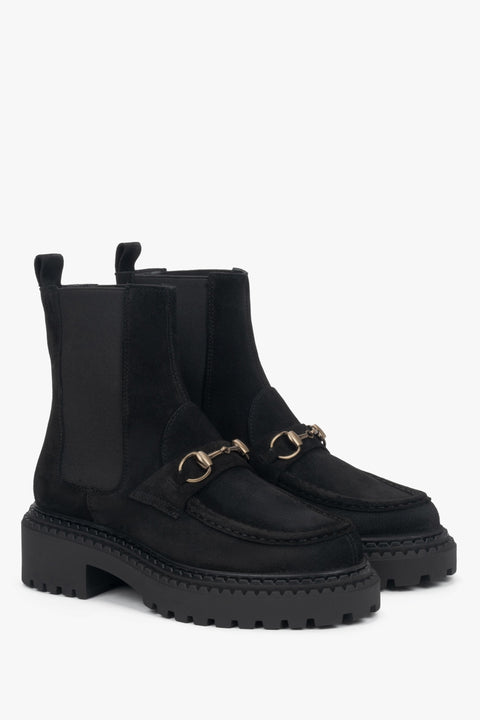 Czarne sztyblety damskie z włoskiego weluru naturalnego Premium ze złotą sprzączką.