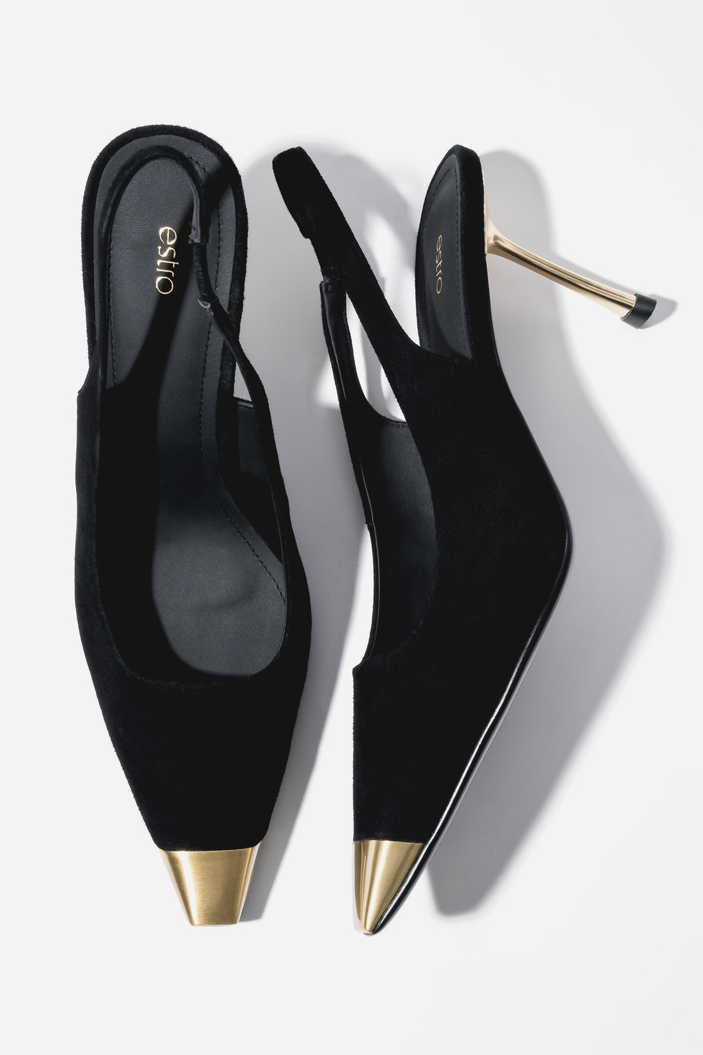 Czarne welurowe czółenka damskie typu slingback na szpilce ze złotymi detalami Estro ER00119463.