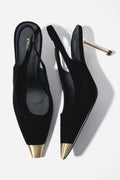 Czarne welurowe czółenka damskie typu slingback na szpilce ze złotymi detalami Estro ER00119463.