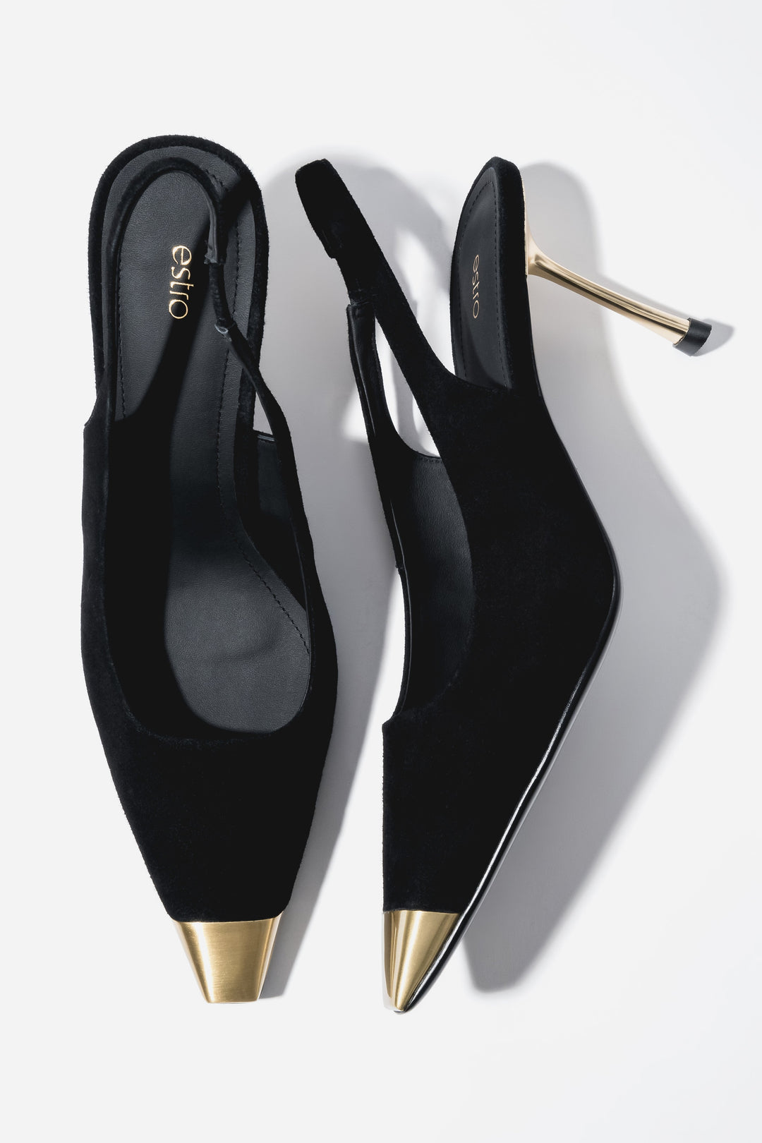 Czarne welurowe czółenka damskie typu slingback na szpilce ze złotymi detalami Estro ER00119463.