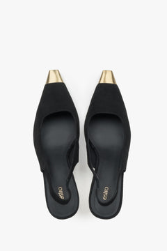Czółenka damskie typu slingback, czarne, welurowe, na szpilce, ze złotymi detalami, Estro.