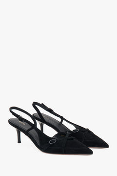 Czarne czółenka welurowe typu slingback na niskim obcasie.