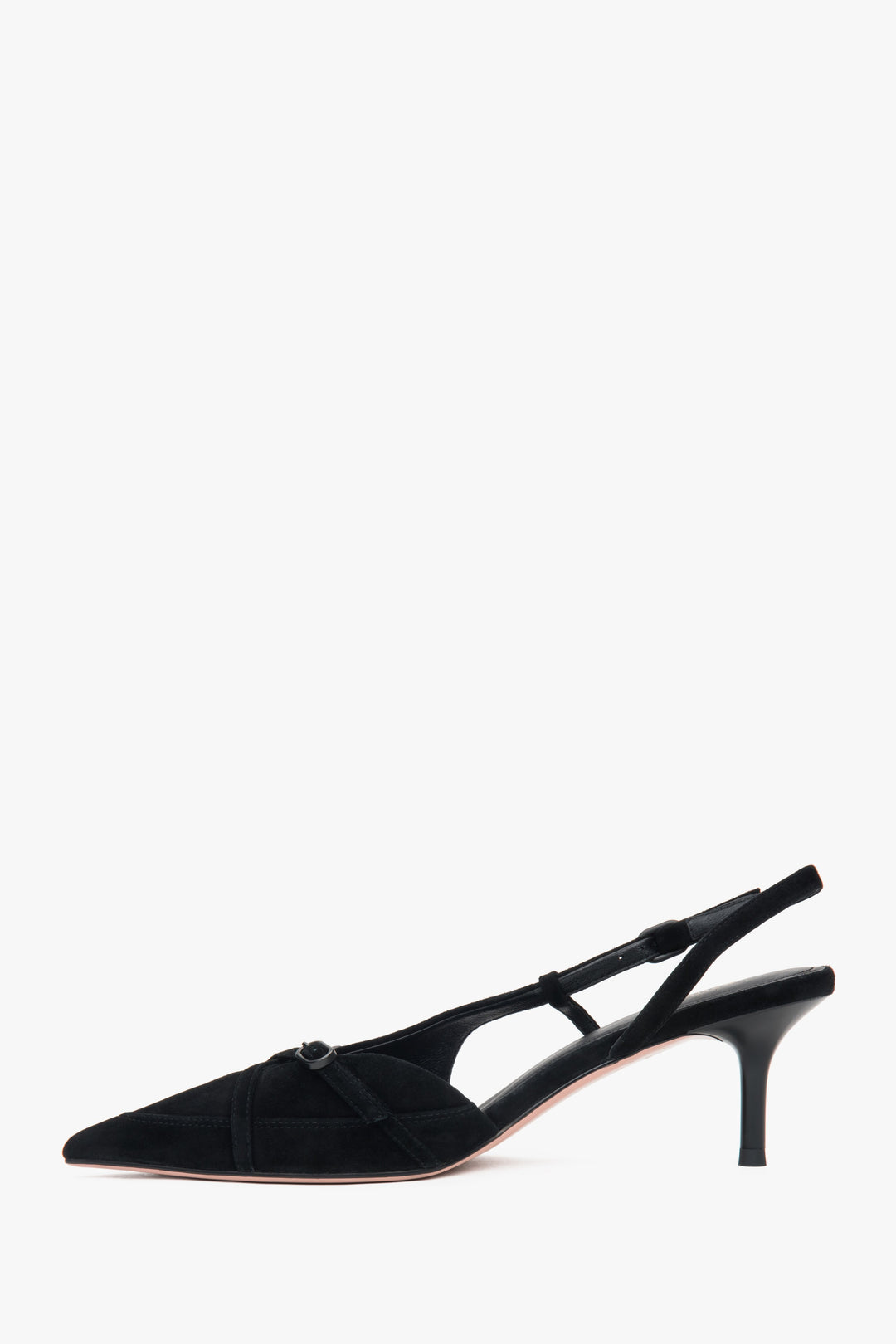 Czarne welurowe czółenka slingback z niskim obcasem.