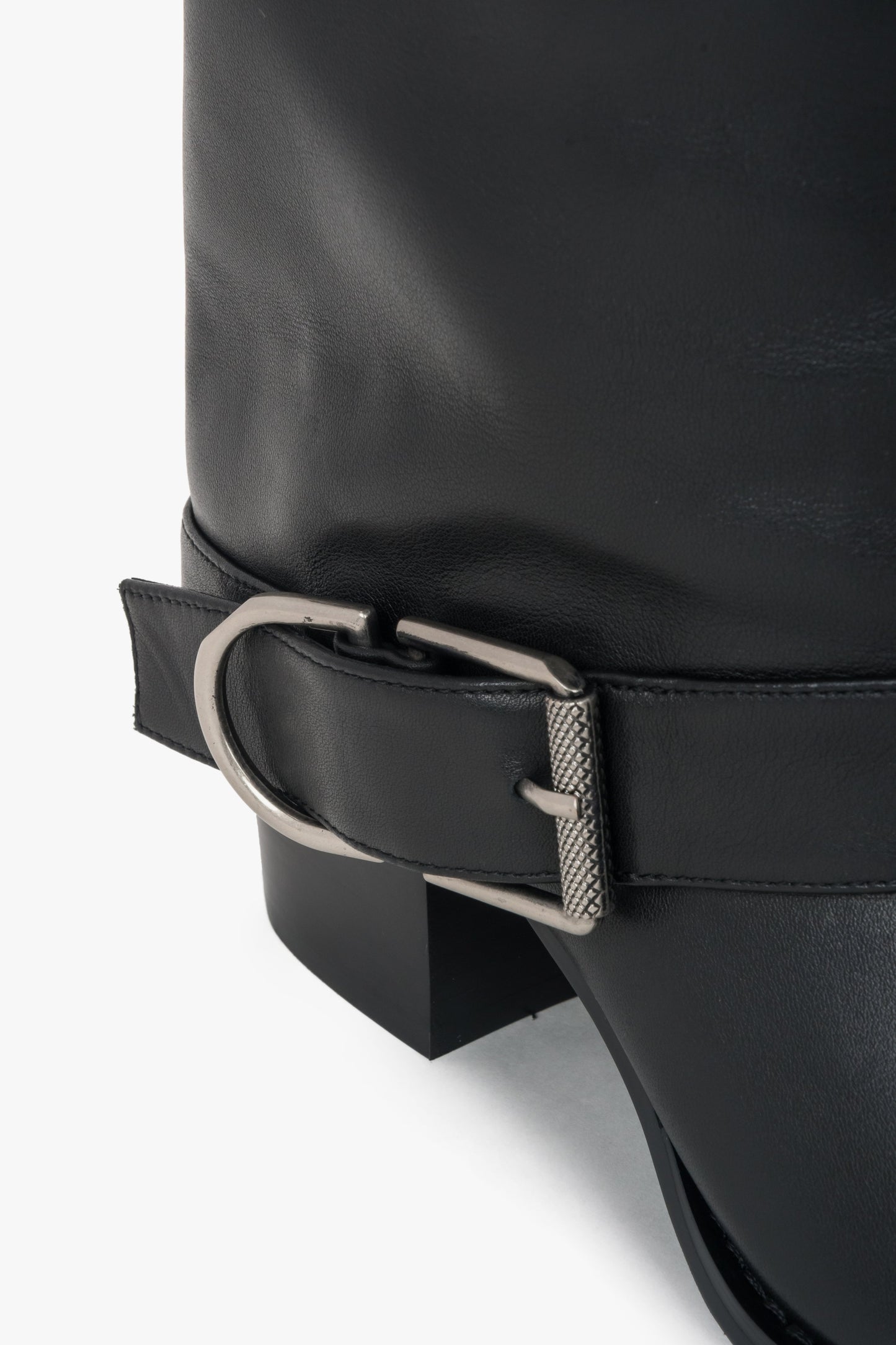 Ze sprzączką, czarne, wysokie kowbojki damskie ze skóry naturalnej Estro.