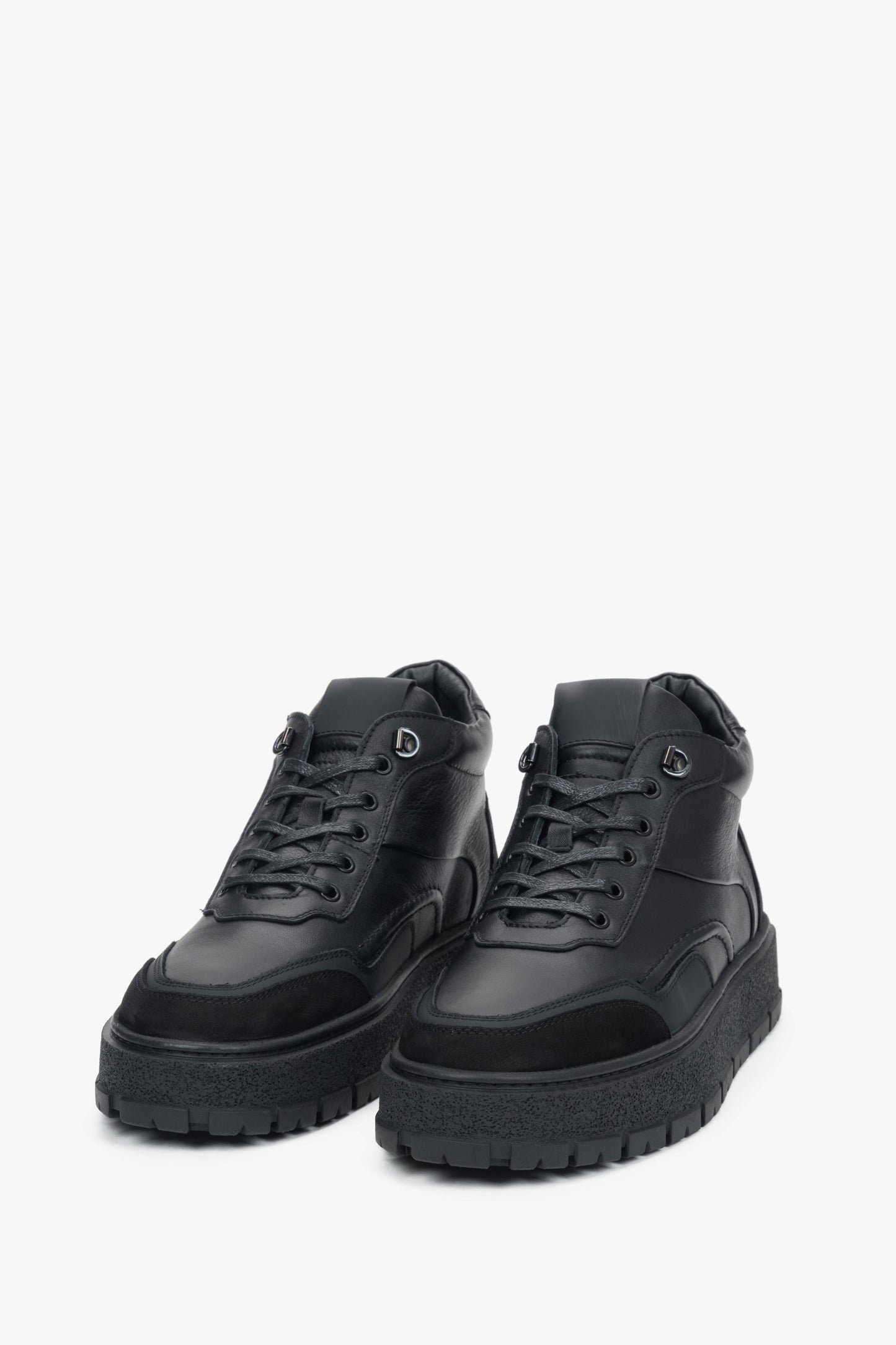 Skórzane botki Estro w kolorze czarnym, z ociepleniem i trwałą zimową podeszwą.